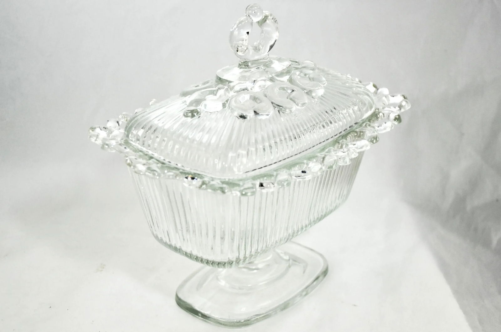 Loop Rim Glass Pedestal Box - 6