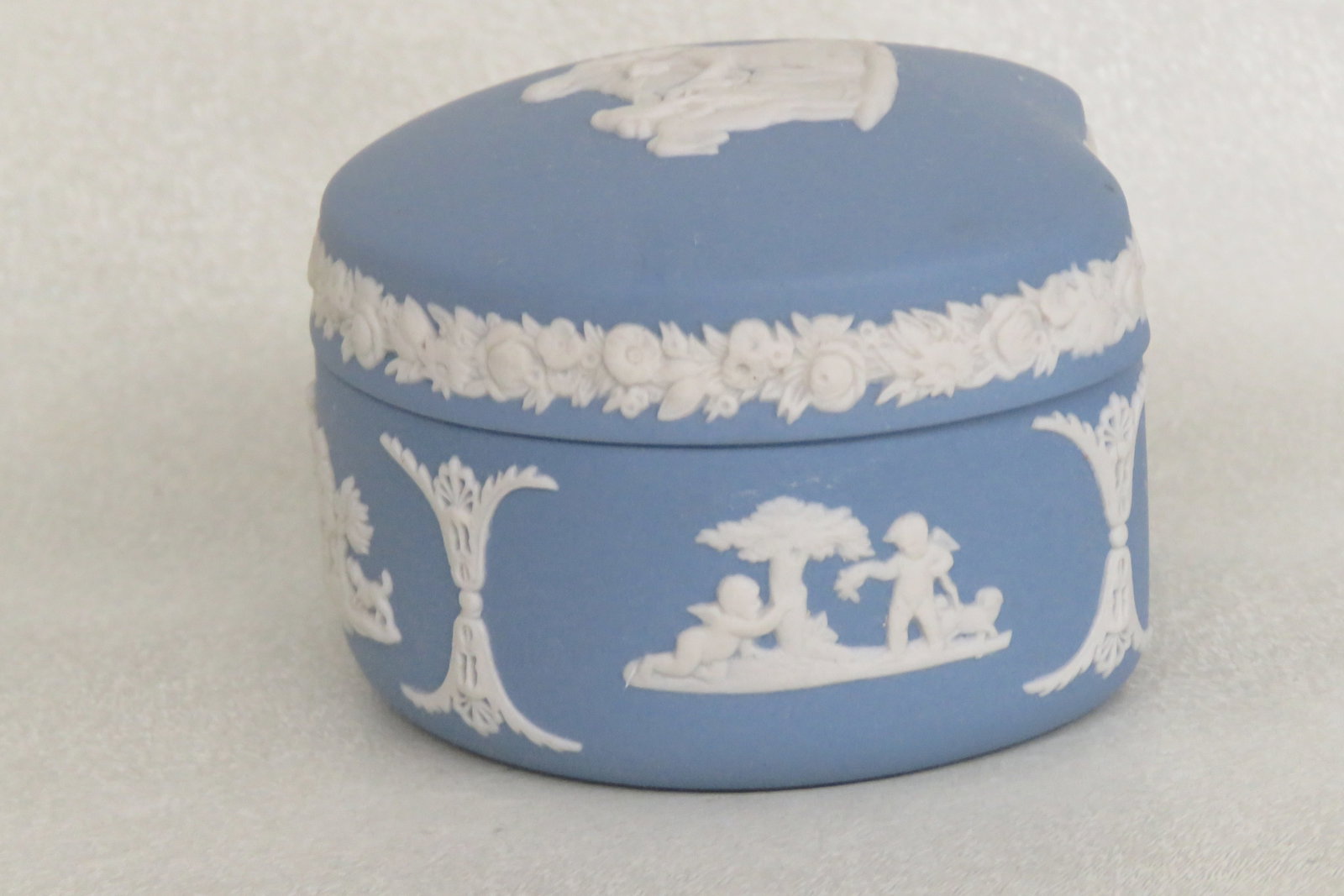Wedgwood Blue Jasperware Pegasus Kidney Shaped Trinket Box Made in England - 10