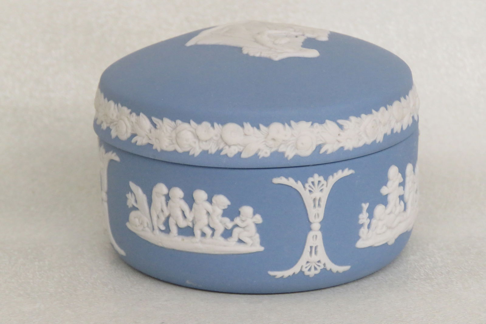 Wedgwood Blue Jasperware Pegasus Kidney Shaped Trinket Box Made in England - 3