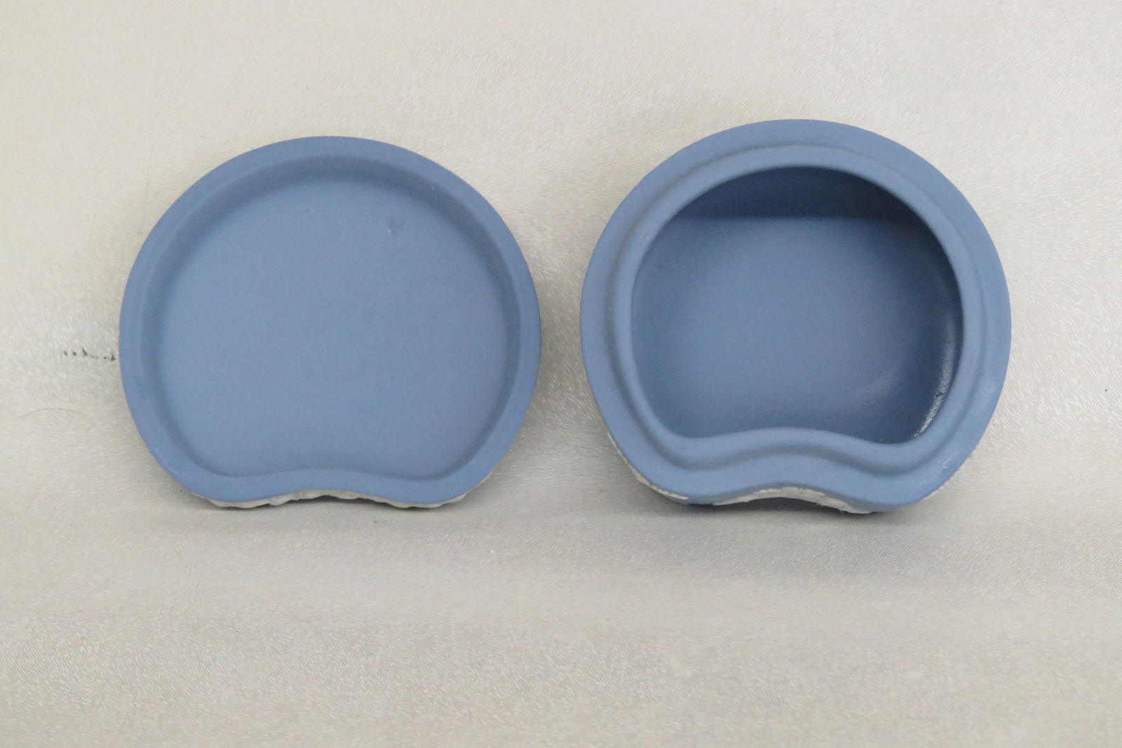 Wedgwood Blue Jasperware Pegasus Kidney Shaped Trinket Box Made in England - 5