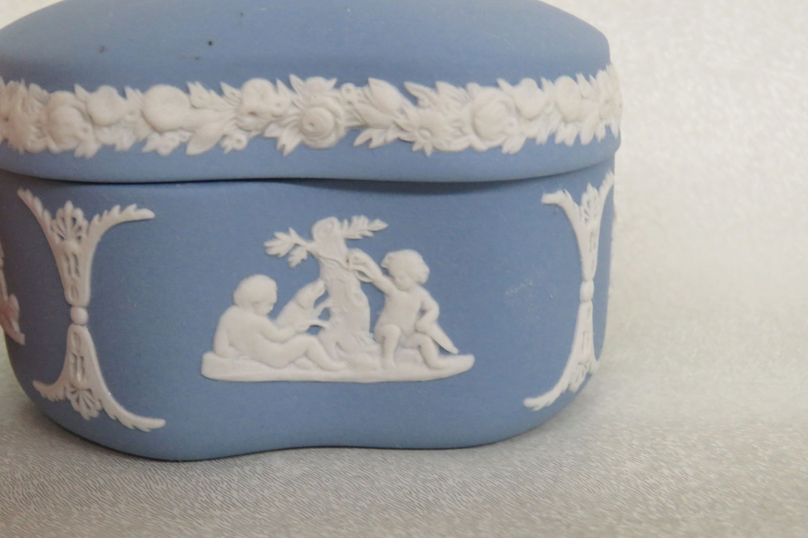 Wedgwood Blue Jasperware Pegasus Kidney Shaped Trinket Box Made in England - 8