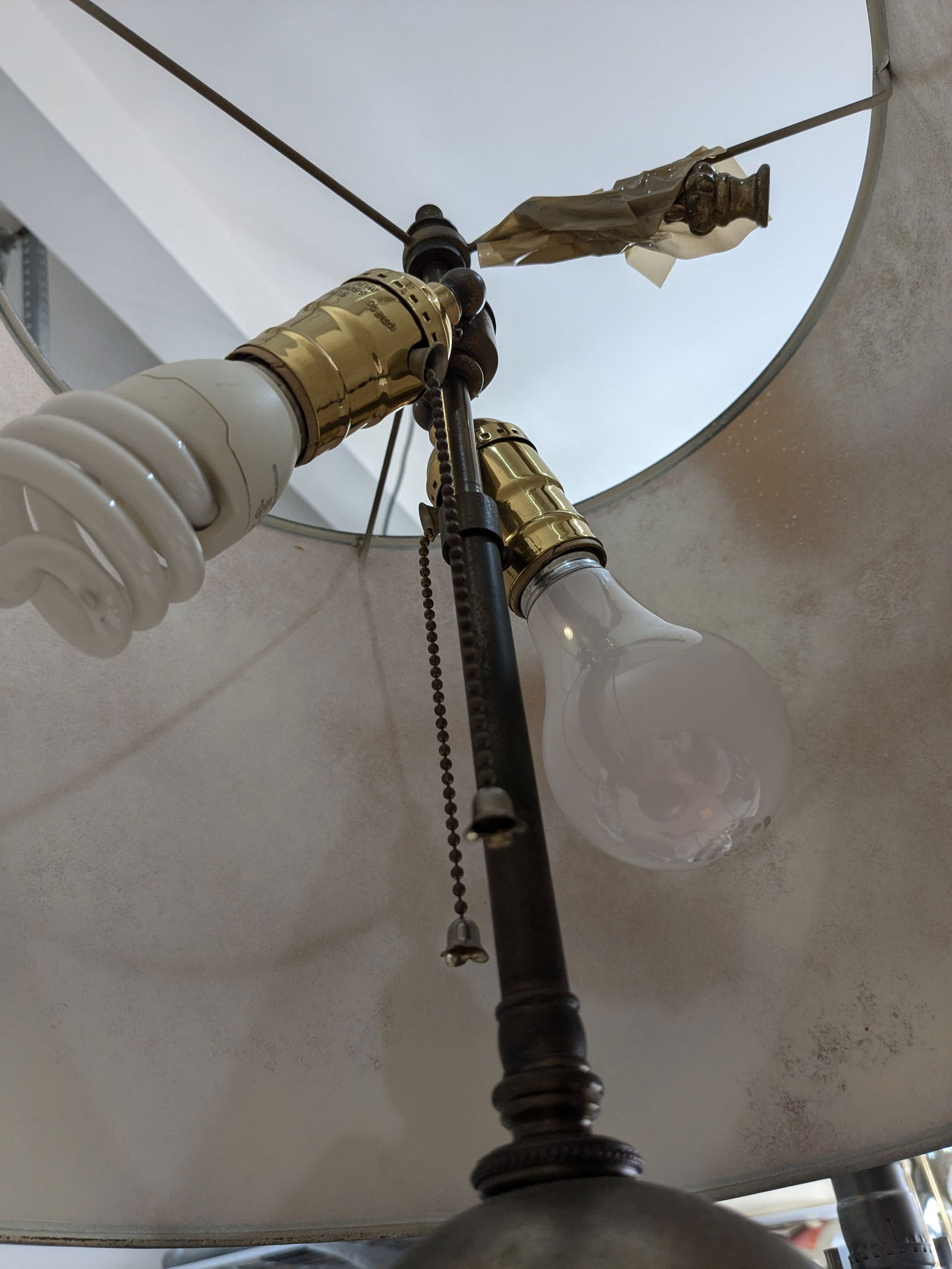 Mid 20th Century Bronze and Marbled Glass Table Lamp - 9