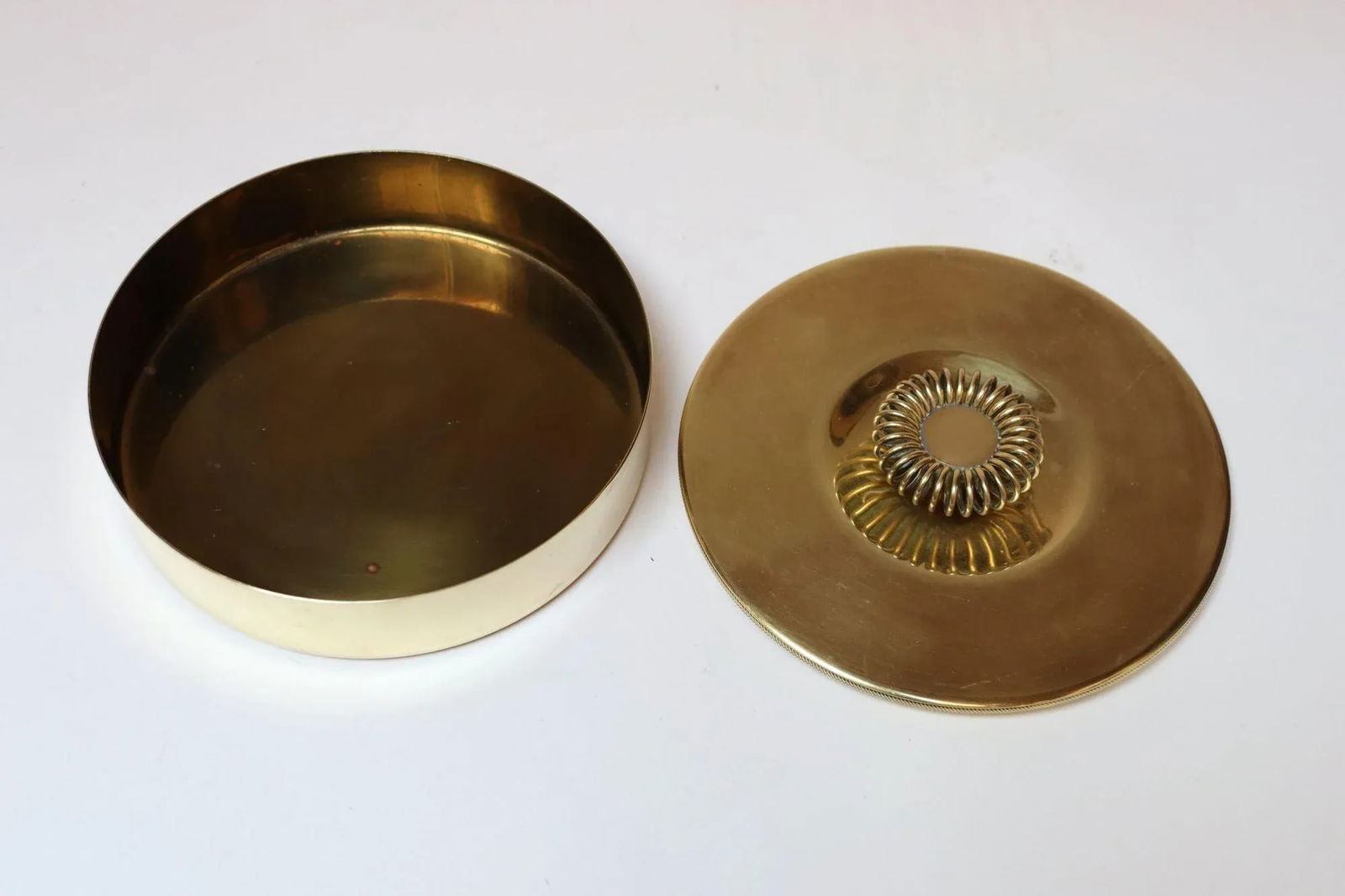 Vintage Brass Decorative Lidded Bowl / Round Keepsake Box by Beau Monde - 3