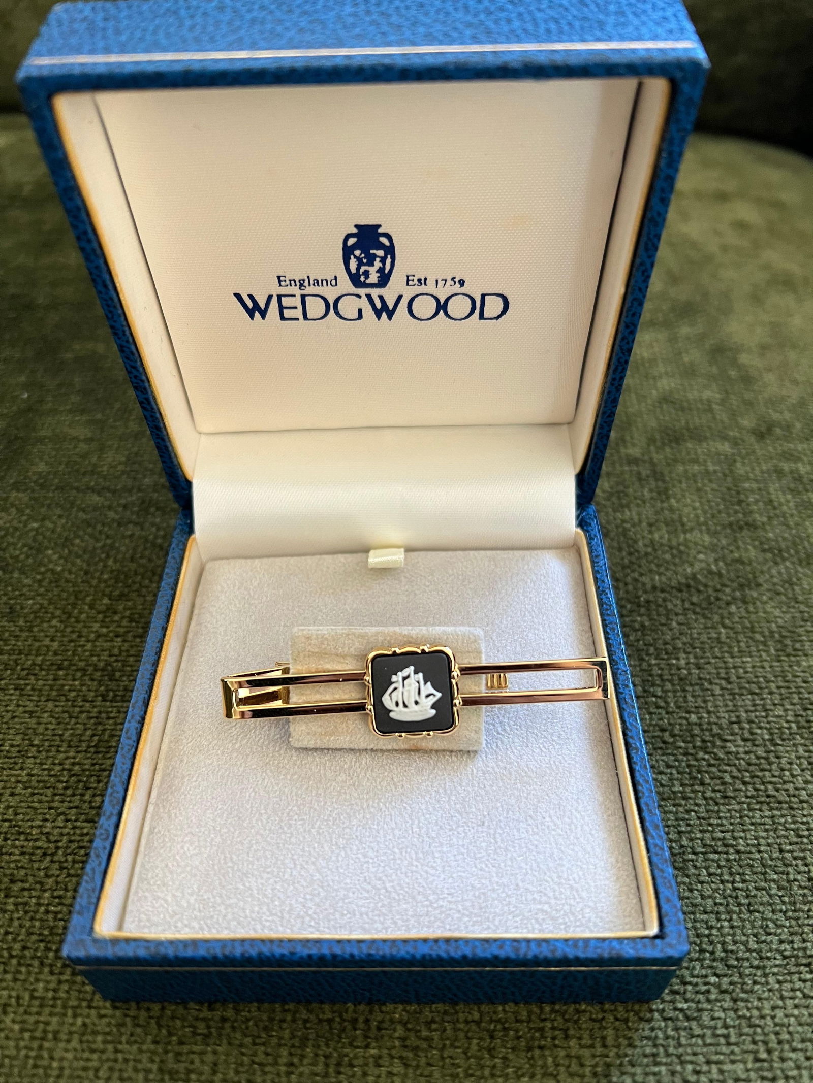 Vintage Wedgwood British Royal Gold Plate & Jasper Tie Clip Original Case 1960 - 3