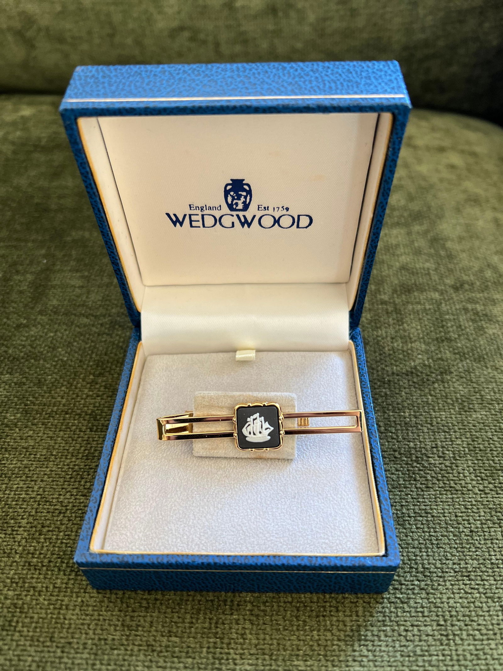 Vintage Wedgwood British Royal Gold Plate & Jasper Tie Clip Original Case 1960 - 4