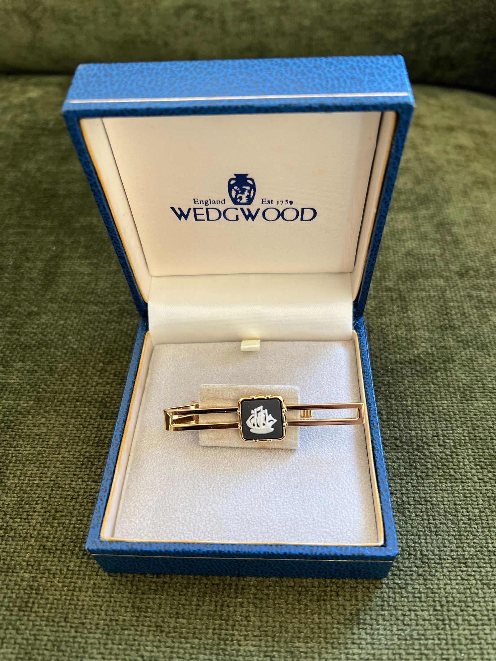Vintage Wedgwood British Royal Gold Plate & Jasper Tie Clip Original Case 1960 - 5