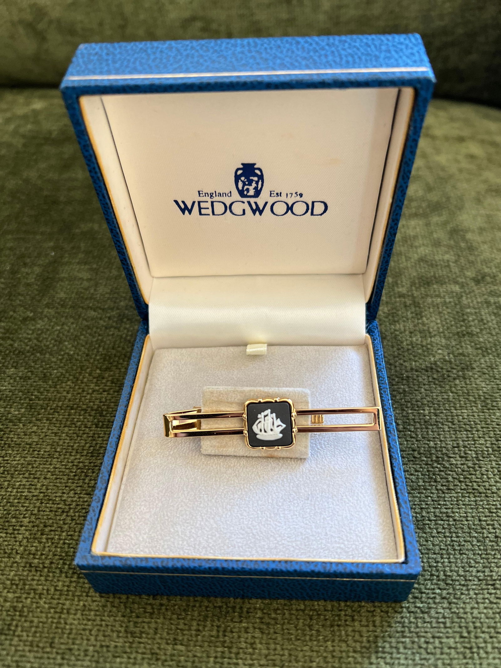 Vintage Wedgwood British Royal Gold Plate & Jasper Tie Clip Original Case 1960 - 6