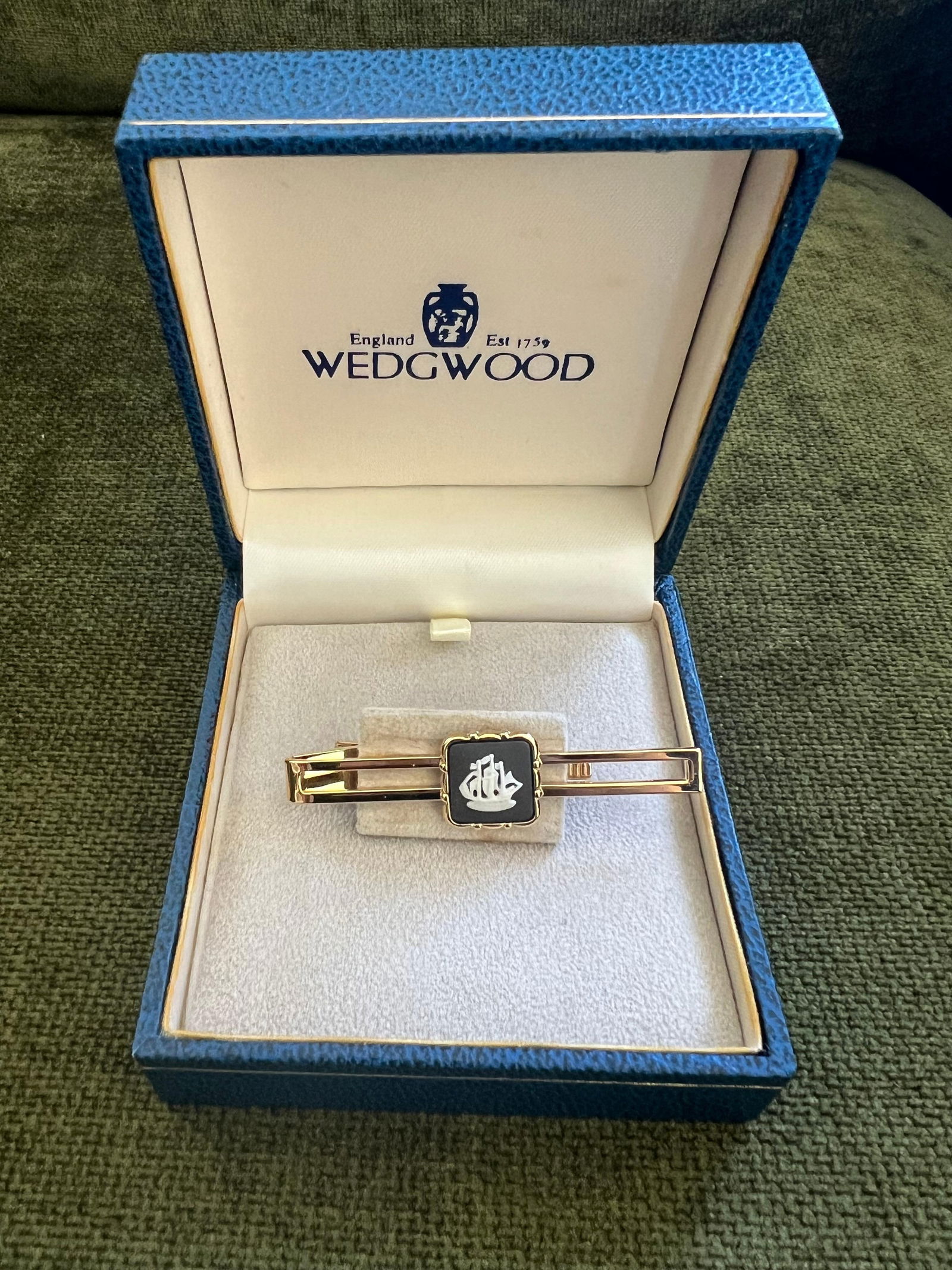 Vintage Wedgwood British Royal Gold Plate & Jasper Tie Clip Original Case 1960 - 7