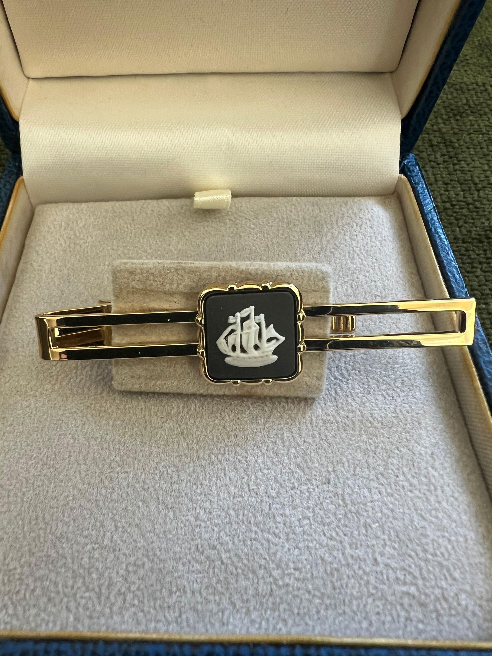 Vintage Wedgwood British Royal Gold Plate & Jasper Tie Clip Original Case 1960 - 9