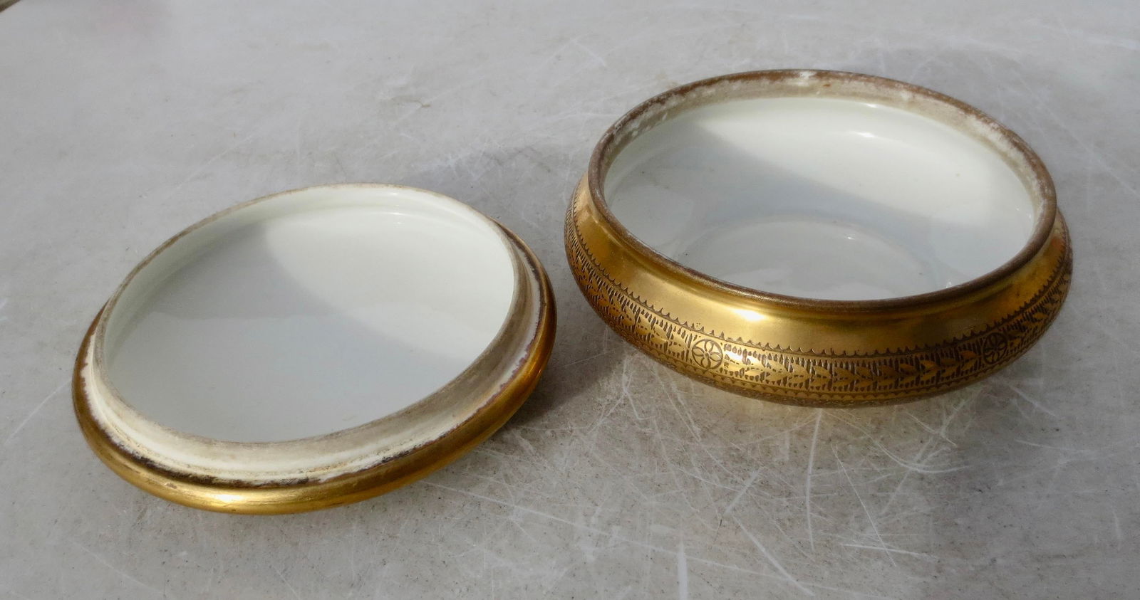 Limoge Porcelain Gilt Vanity Box - 5