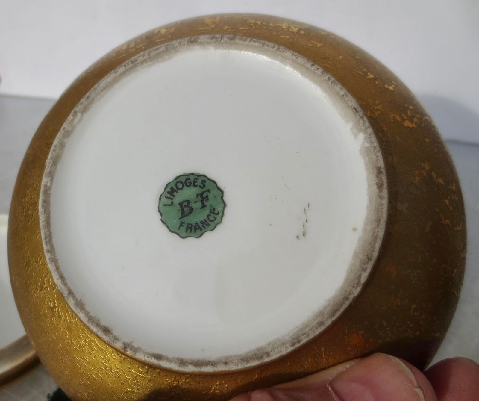 Limoge Porcelain Gilt Vanity Box - 6