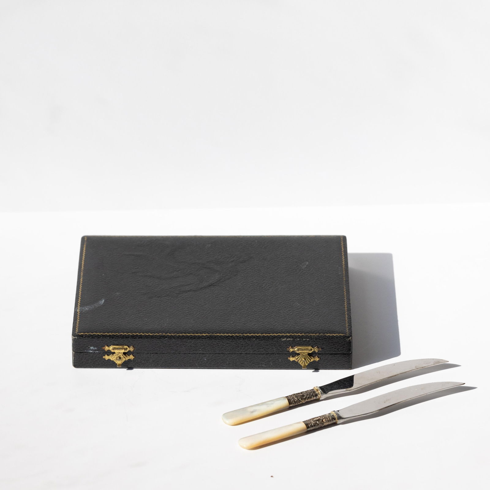 1930s Fruit & Butter Mother-Of-Pearl Handled Knives with Sterling Silver Accents- Set of 8 - 5