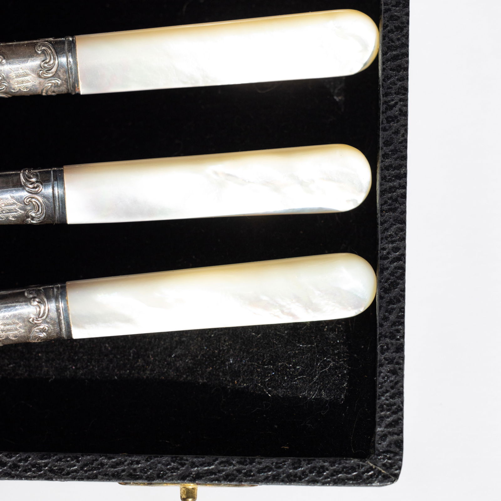 1930s Fruit & Butter Mother-Of-Pearl Handled Knives with Sterling Silver Accents- Set of 8 - 6