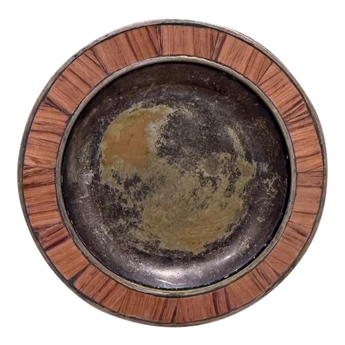 1970s Los Castillo Plate Bronze and Silver Taxco Mexico: AMBIANIC presents 1970s Los Castillo Plate Bronze and Silverplate Taxco Mexico Vintage patina and condition- worn finish on top. 5.75 in diameter x .5 H Original unrestored vintage preowned fair condi