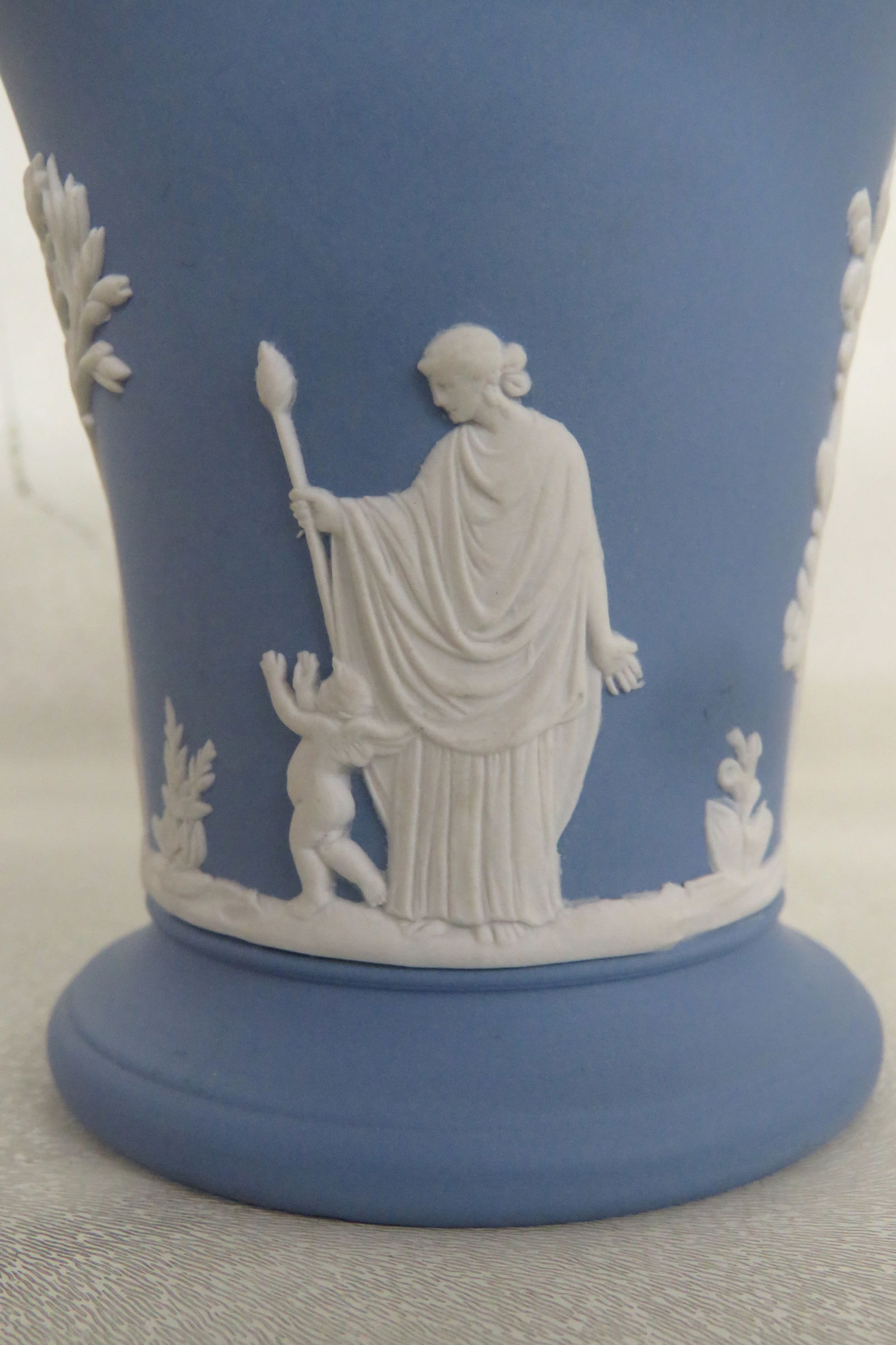 Wedgwood Blue Jasperware Grecian Women and Cherubs Trumpet Vase Posy Pot 4379b - 2