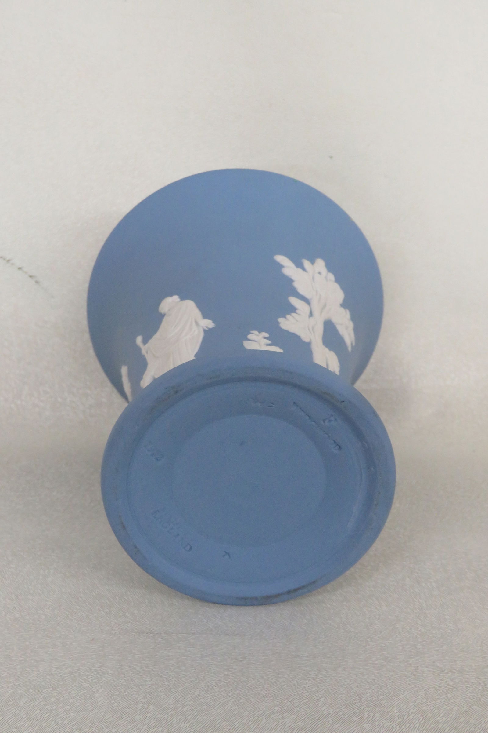 Wedgwood Blue Jasperware Grecian Women and Cherubs Trumpet Vase Posy Pot 4379b - 5