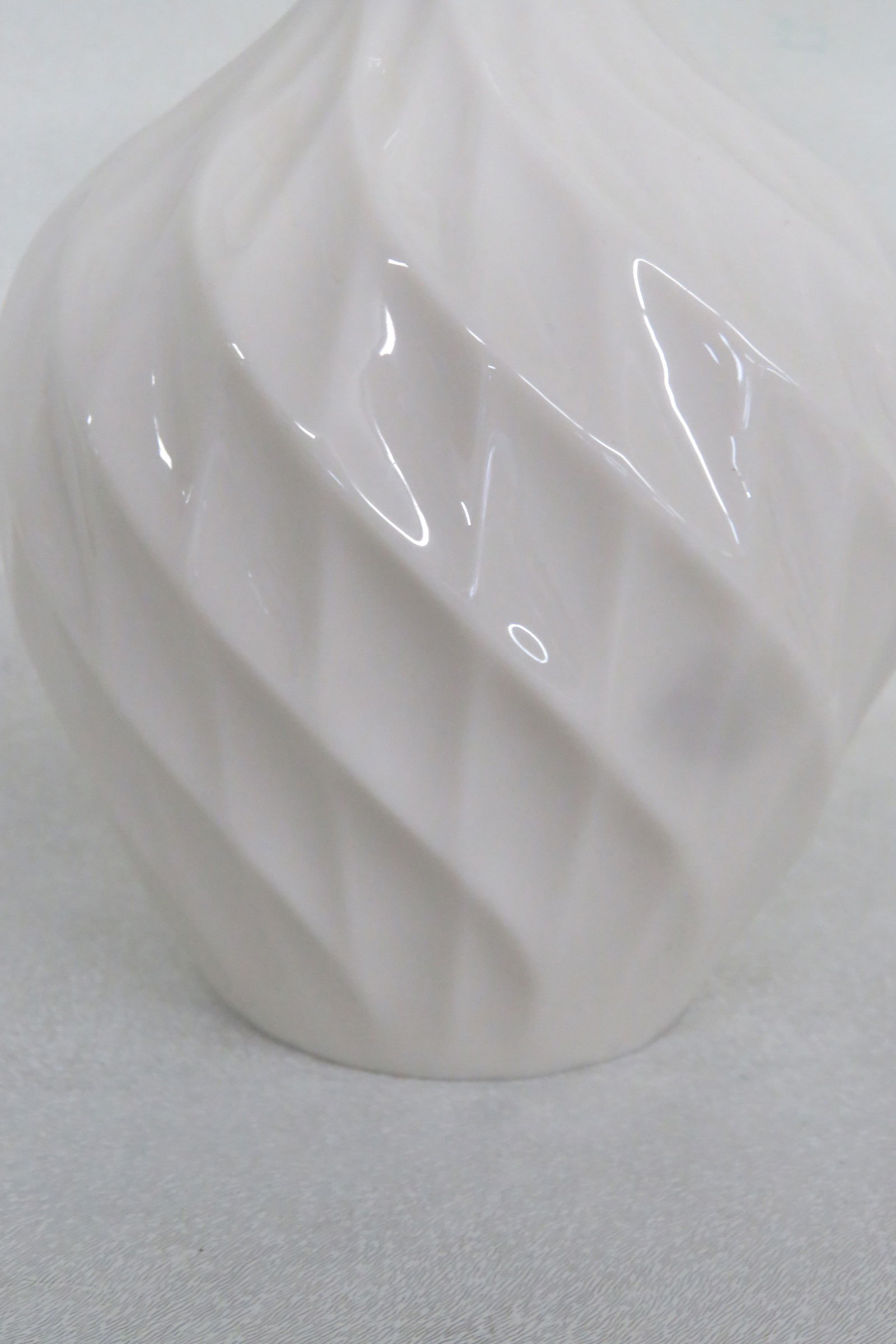 Lenox Richmond Swirl Pattern Ivory Ceramic With Gold Rim Bud Vase 4404b - 6