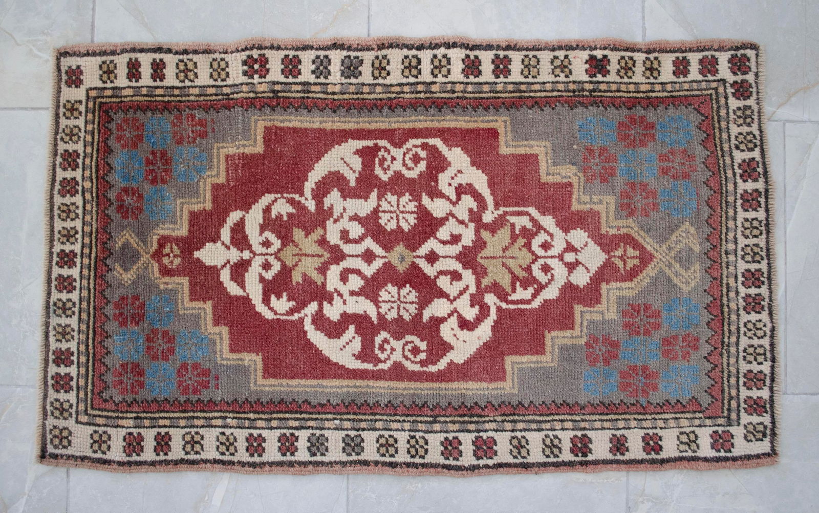 Distressed Low Pile Turkish Yastik Petite Rug Hand Knotted Faded Mat - 24"³ X 41"³ - 10