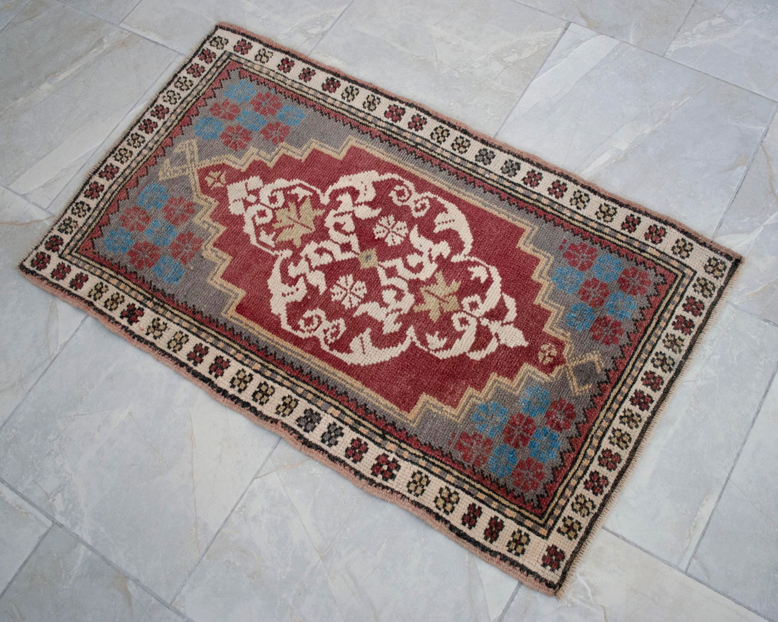 Distressed Low Pile Turkish Yastik Petite Rug Hand Knotted Faded Mat - 24"³ X 41"³ - 11