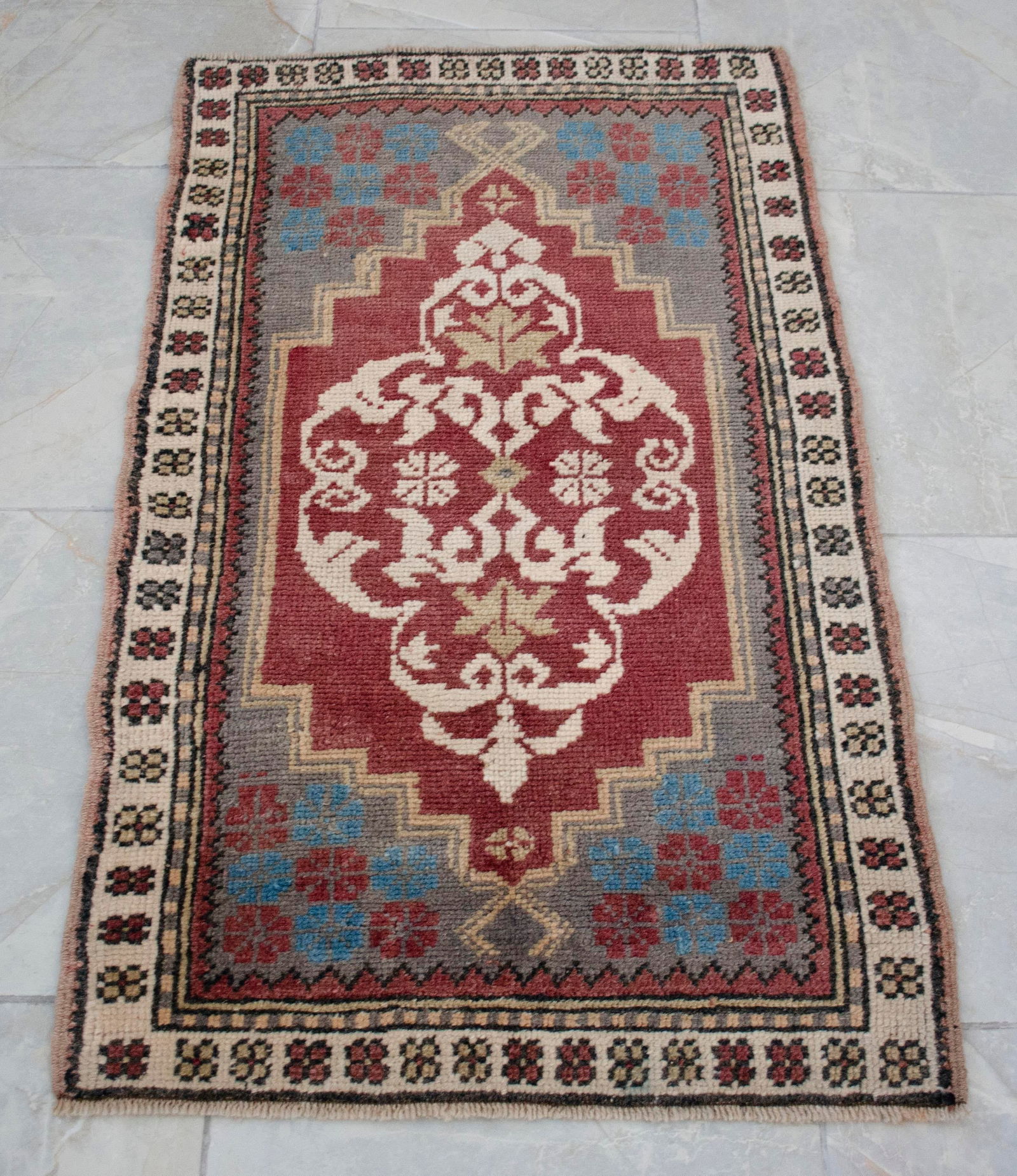 Distressed Low Pile Turkish Yastik Petite Rug Hand Knotted Faded Mat - 24"³ X 41"³ - 12