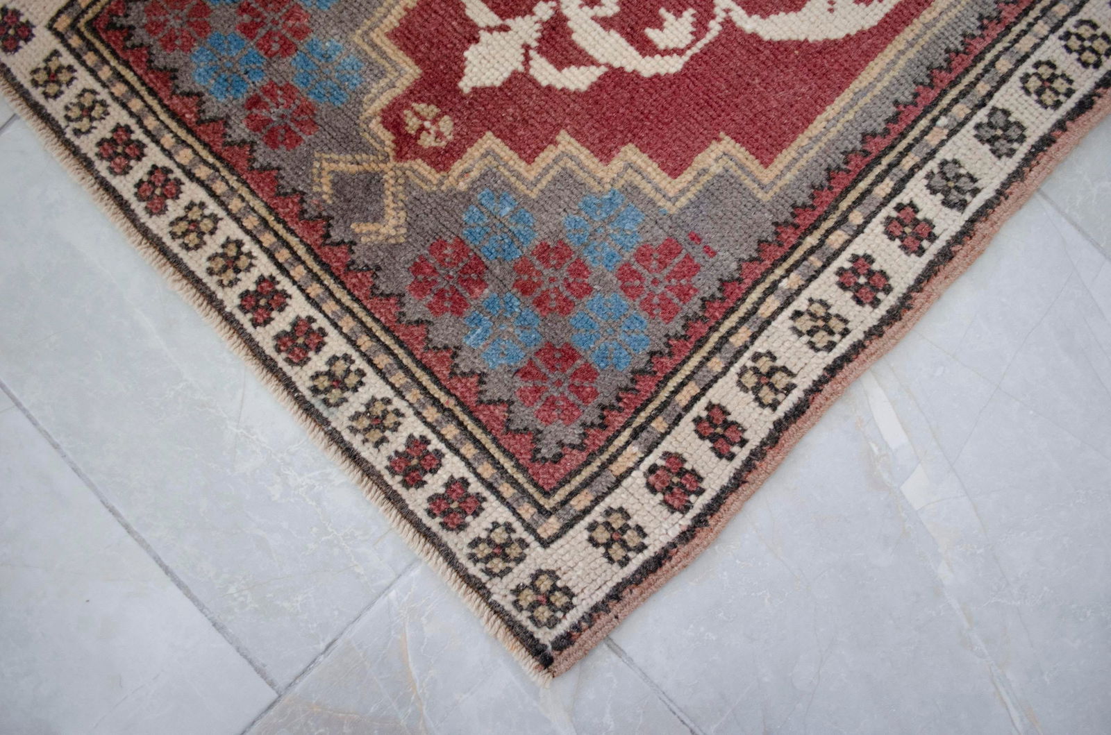 Distressed Low Pile Turkish Yastik Petite Rug Hand Knotted Faded Mat - 24"³ X 41"³ - 7