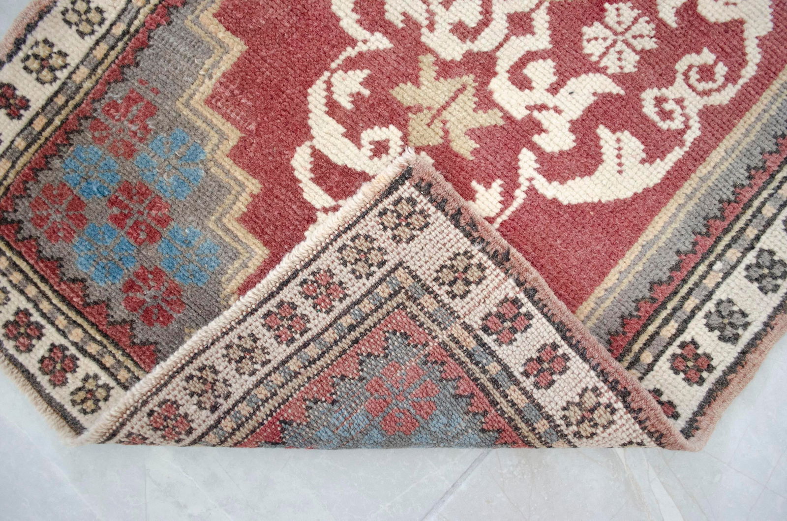 Distressed Low Pile Turkish Yastik Petite Rug Hand Knotted Faded Mat - 24"³ X 41"³ - 8