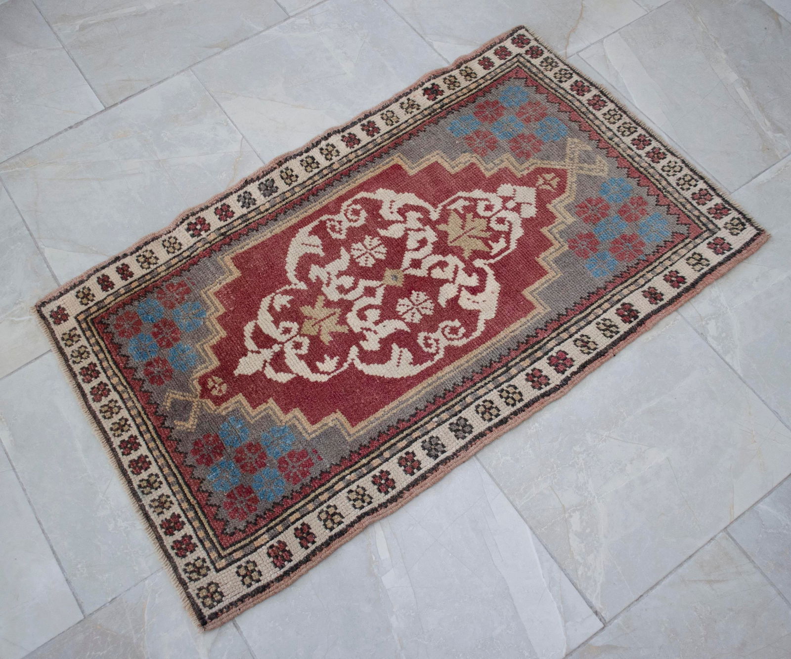 Distressed Low Pile Turkish Yastik Petite Rug Hand Knotted Faded Mat - 24"³ X 41"³ - 9