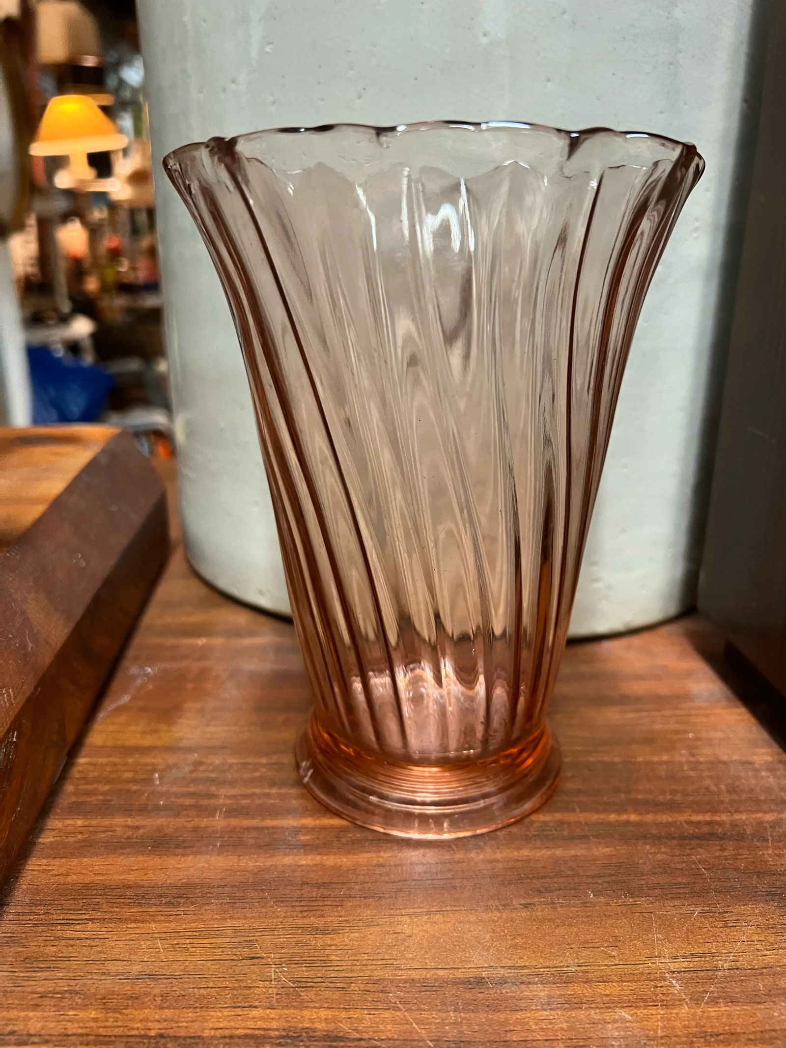 1930s Pink Pedal Swirl Depression Glass Vase by Jeannette - 2