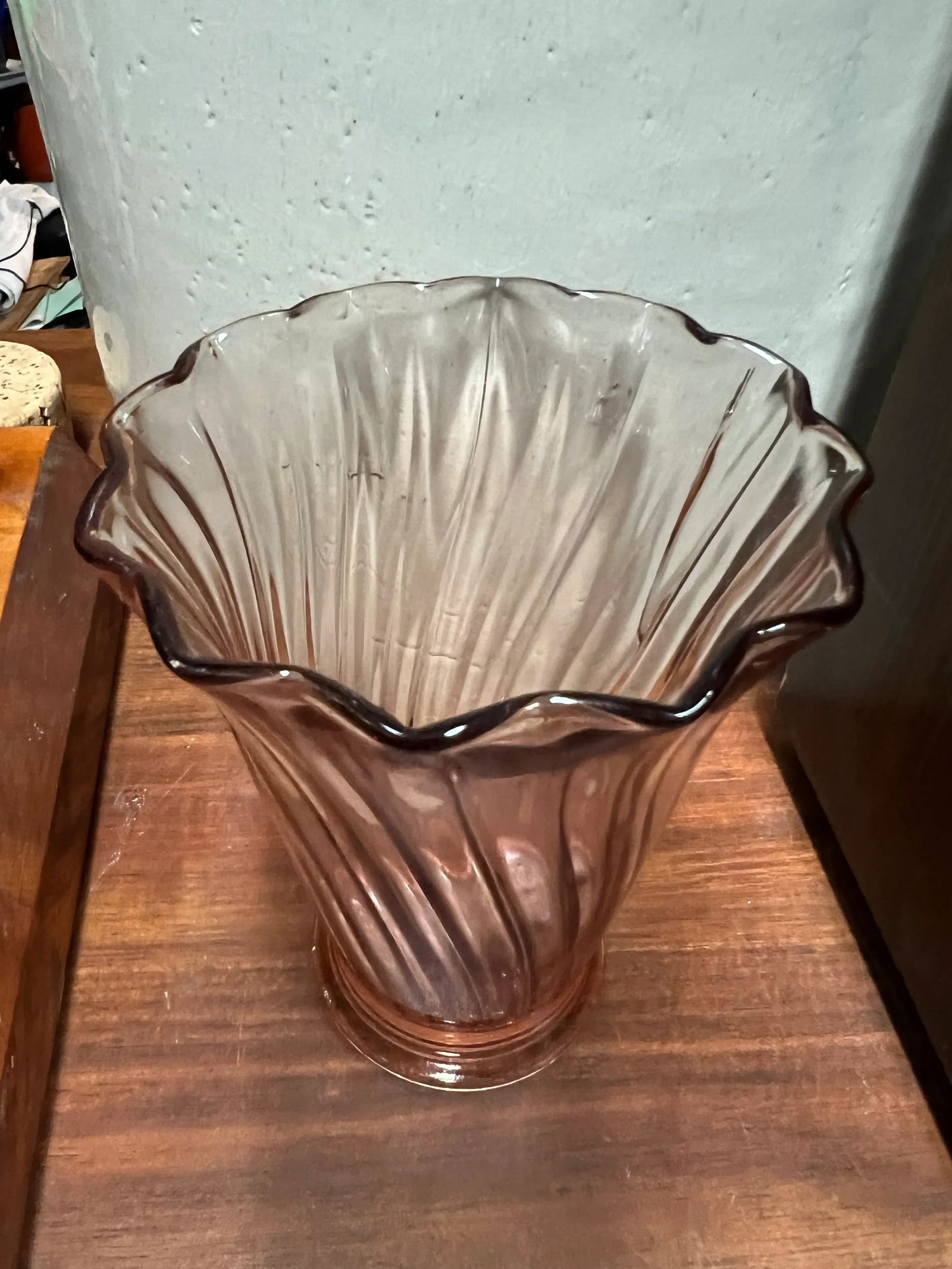 1930s Pink Pedal Swirl Depression Glass Vase by Jeannette - 3