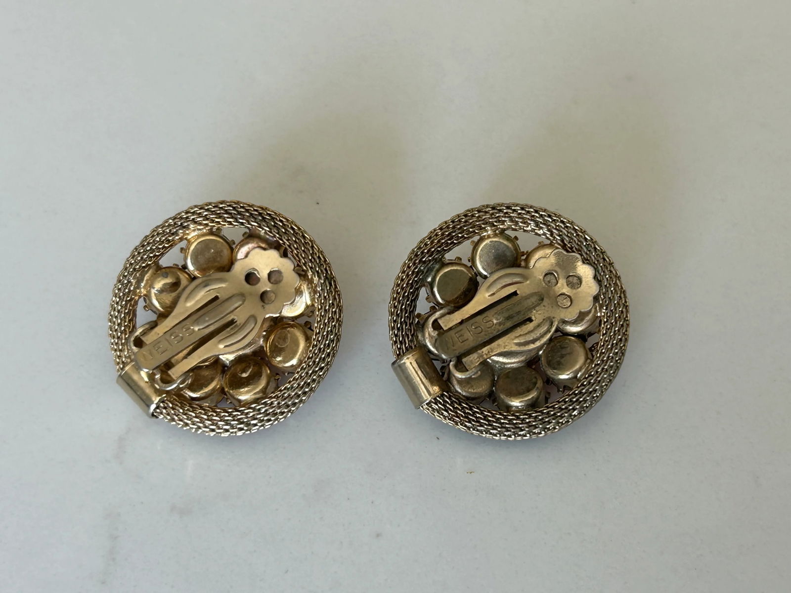 Vintage Weiss Magenta Pink Rhinestone Earrings Gold Tone Rhinestone Cluster Clip-Ons, A Pair - 11