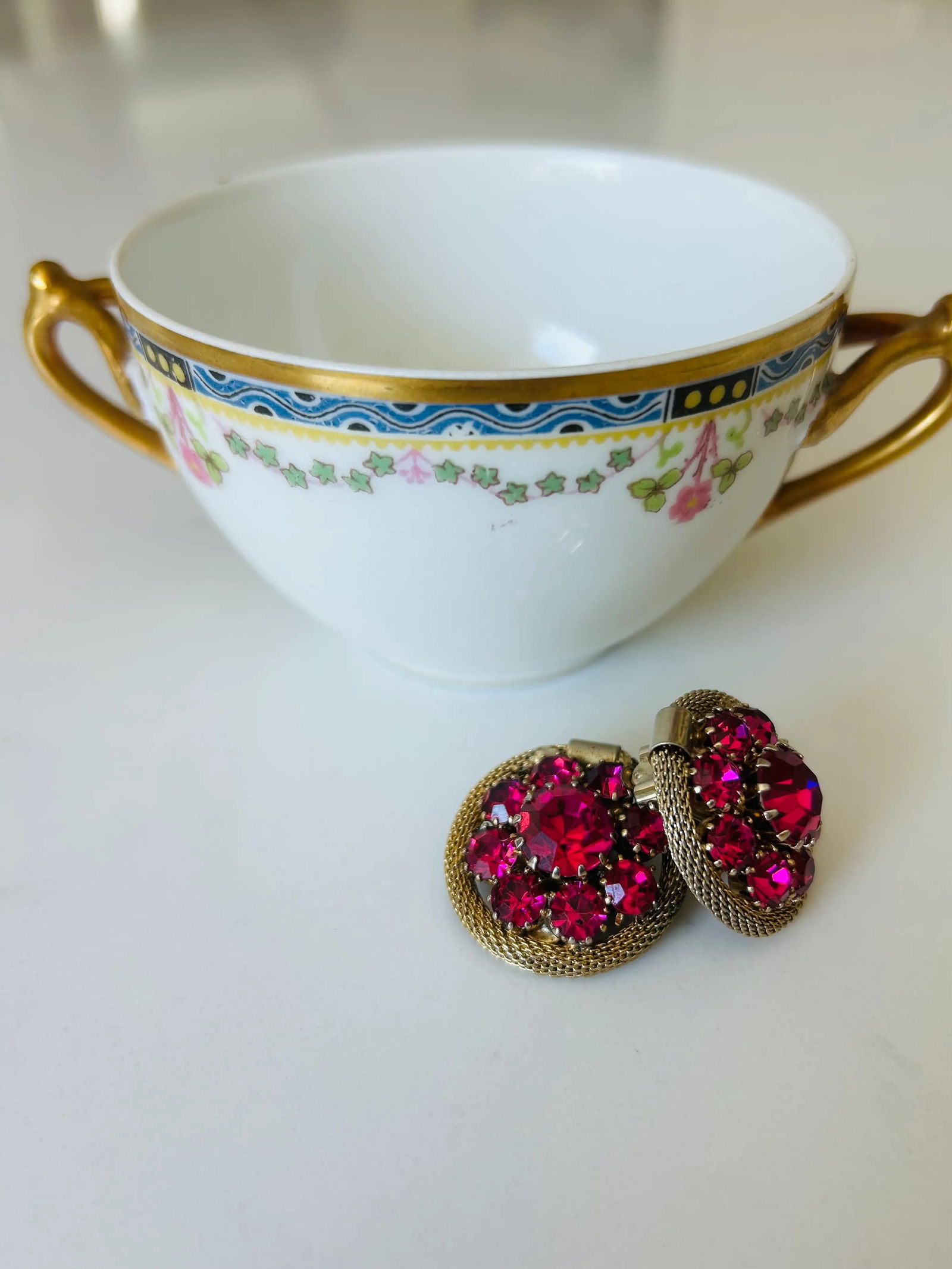 Vintage Weiss Magenta Pink Rhinestone Earrings Gold Tone Rhinestone Cluster Clip-Ons, A Pair - 14