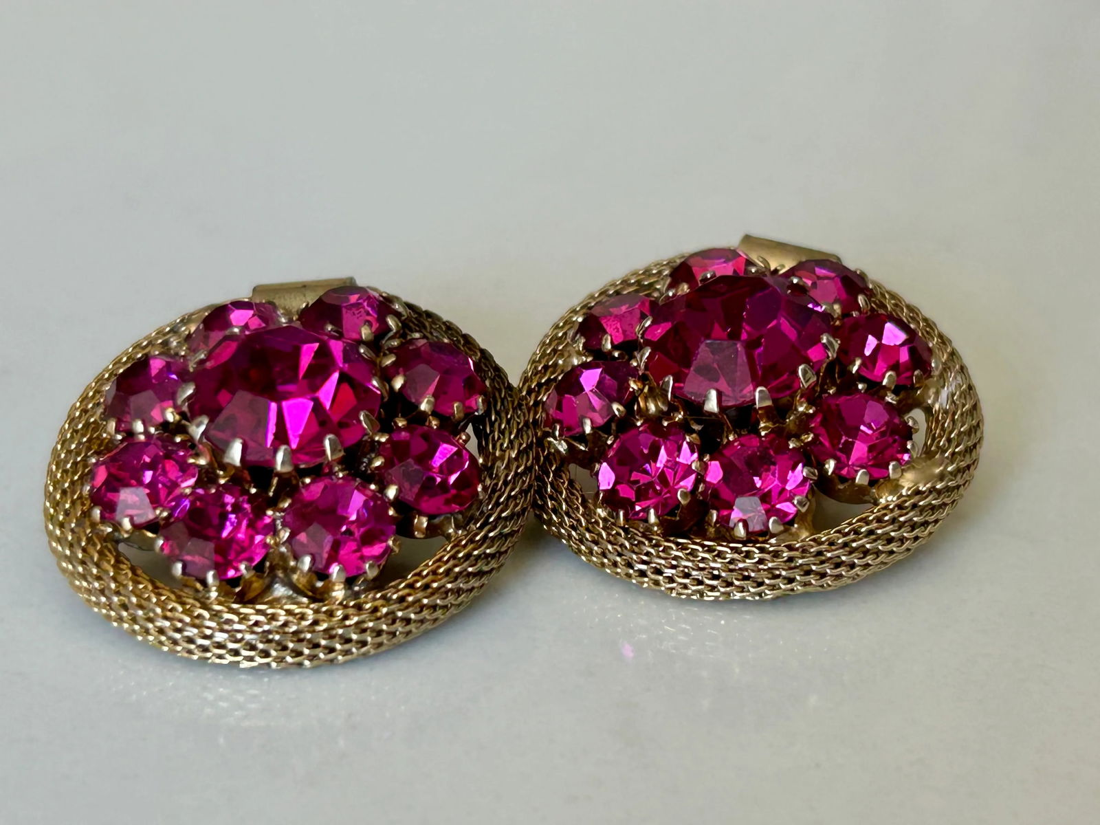 Vintage Weiss Magenta Pink Rhinestone Earrings Gold Tone Rhinestone Cluster Clip-Ons, A Pair - 4