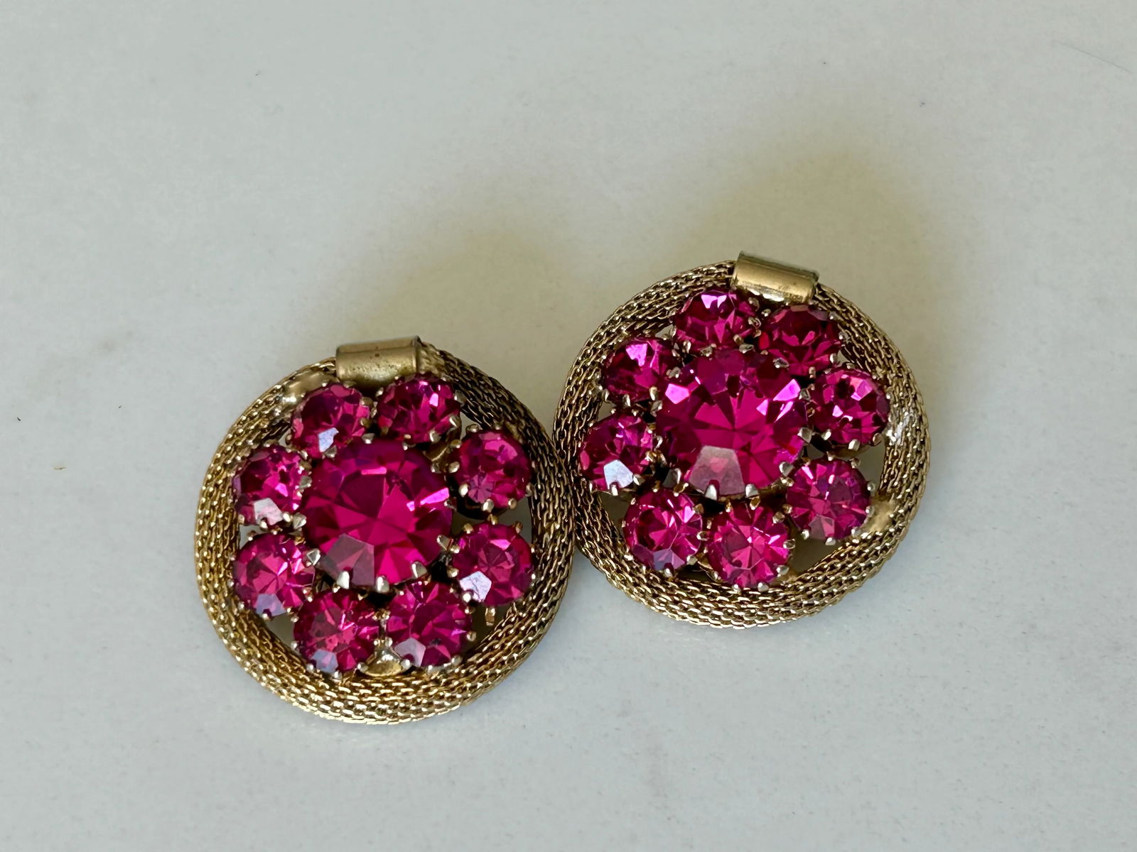 Vintage Weiss Magenta Pink Rhinestone Earrings Gold Tone Rhinestone Cluster Clip-Ons, A Pair - 5