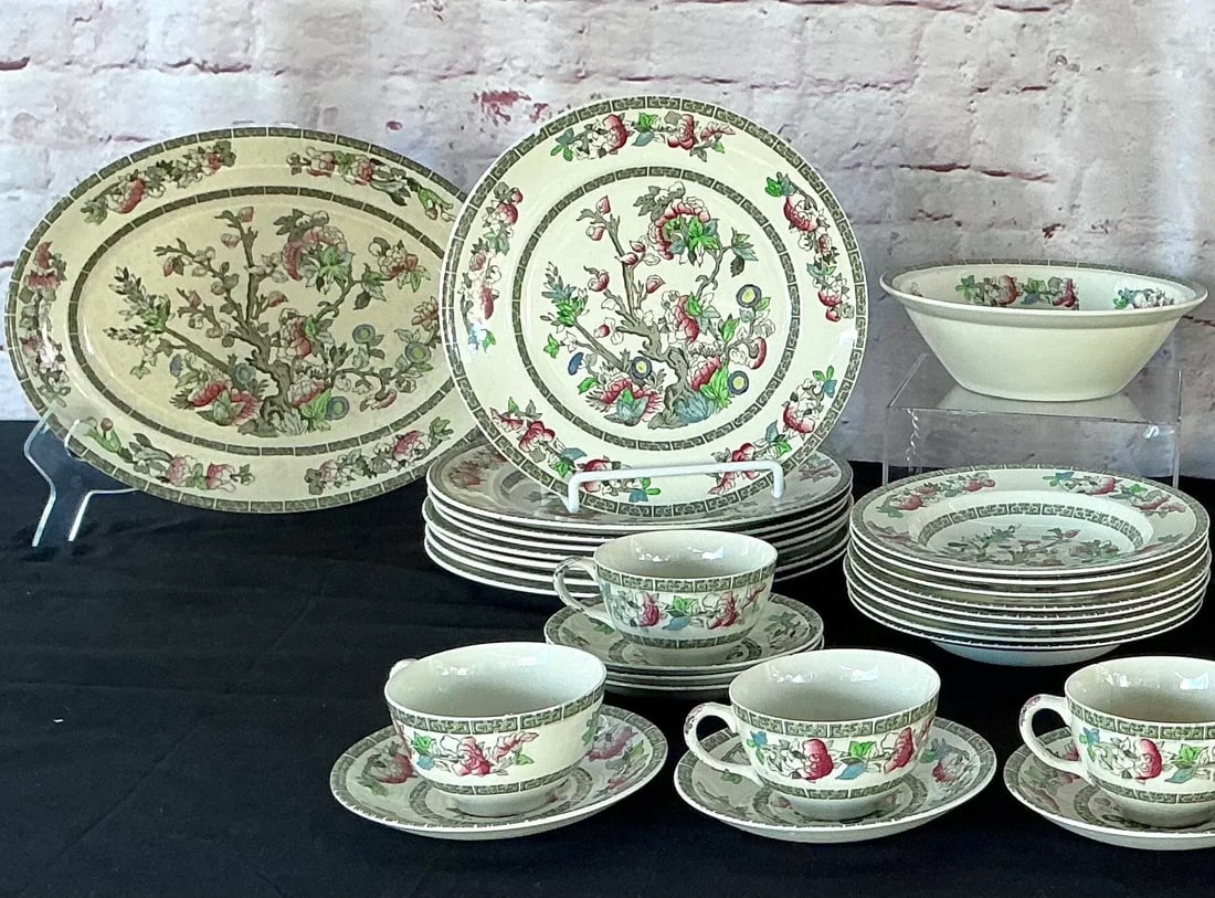 Mid 20th Century Johnson Brothers Indian Tree China, Set of 49 Pieces - 2