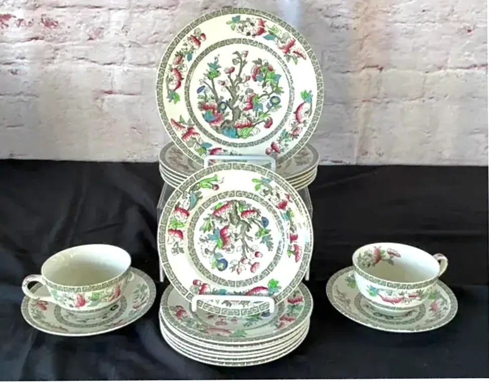 Mid 20th Century Johnson Brothers Indian Tree China, Set of 49 Pieces - 4