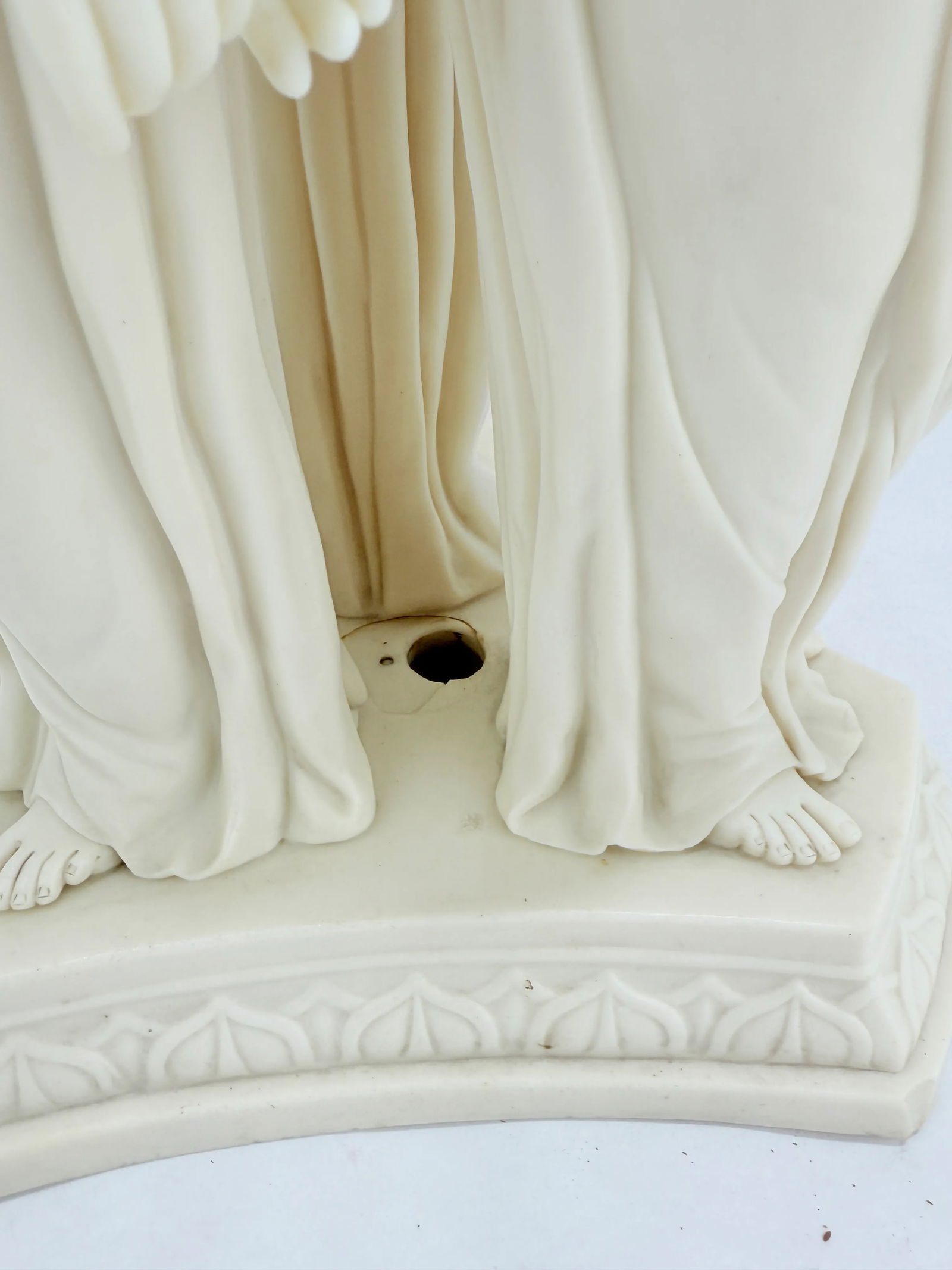 19th Century, Copeland Neoclassical Parianware "3 Graces" Centerpiece C. 1880 - 2