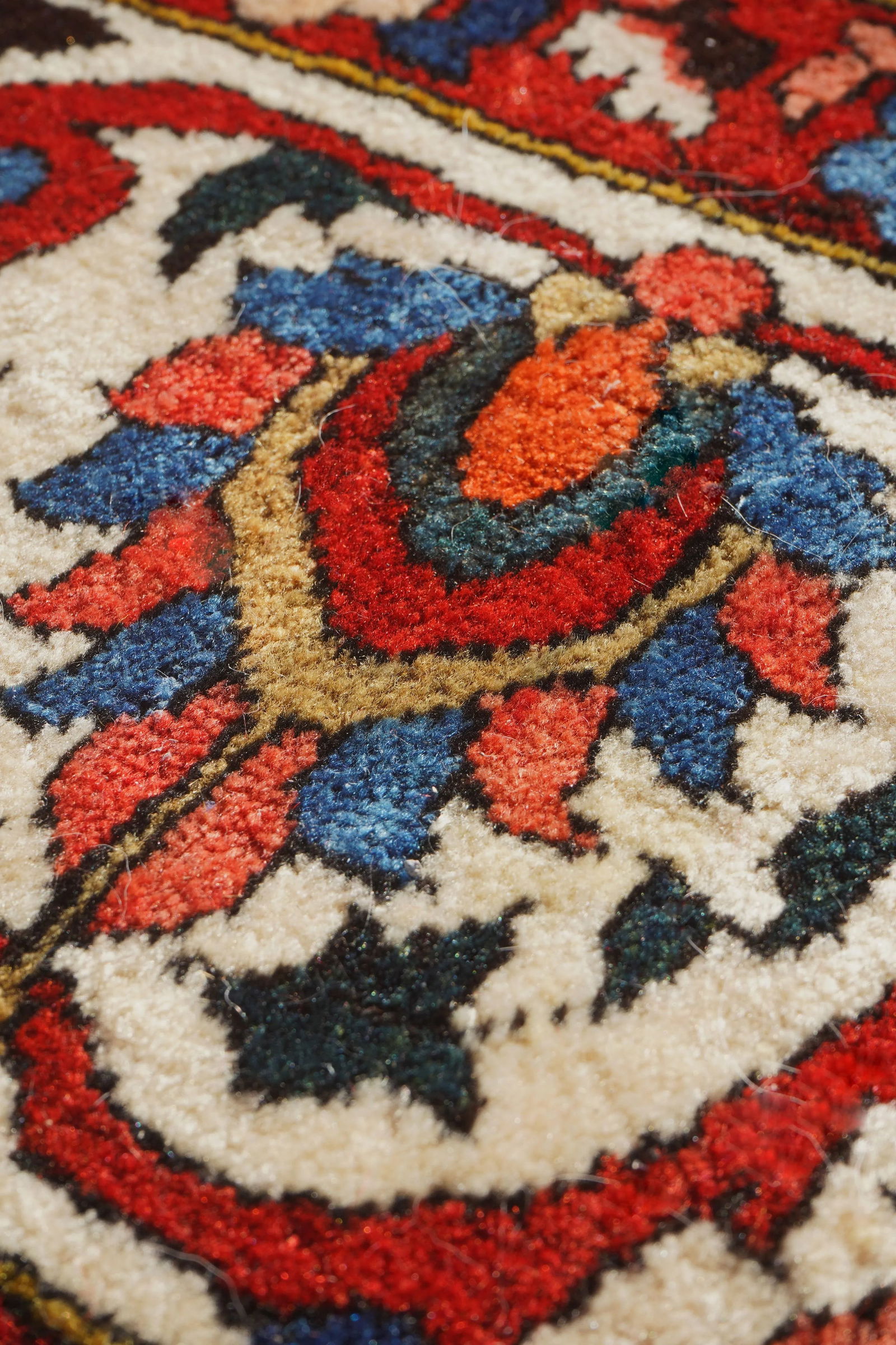 Approx: 9 X 12 Vibrant Red Color Wool Oriental Rug - 6