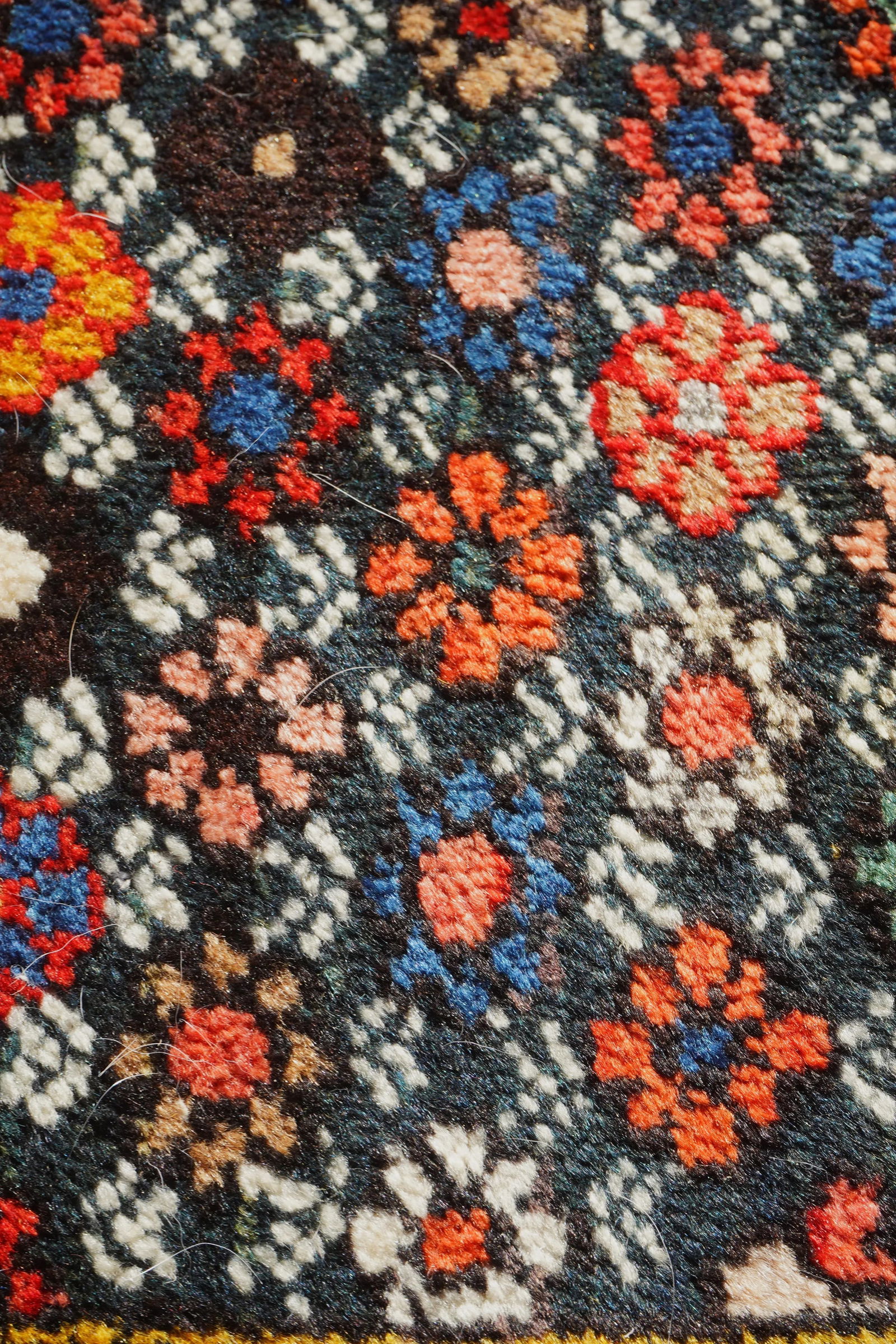 Approx: 9 X 12 Vibrant Red Color Wool Oriental Rug - 7