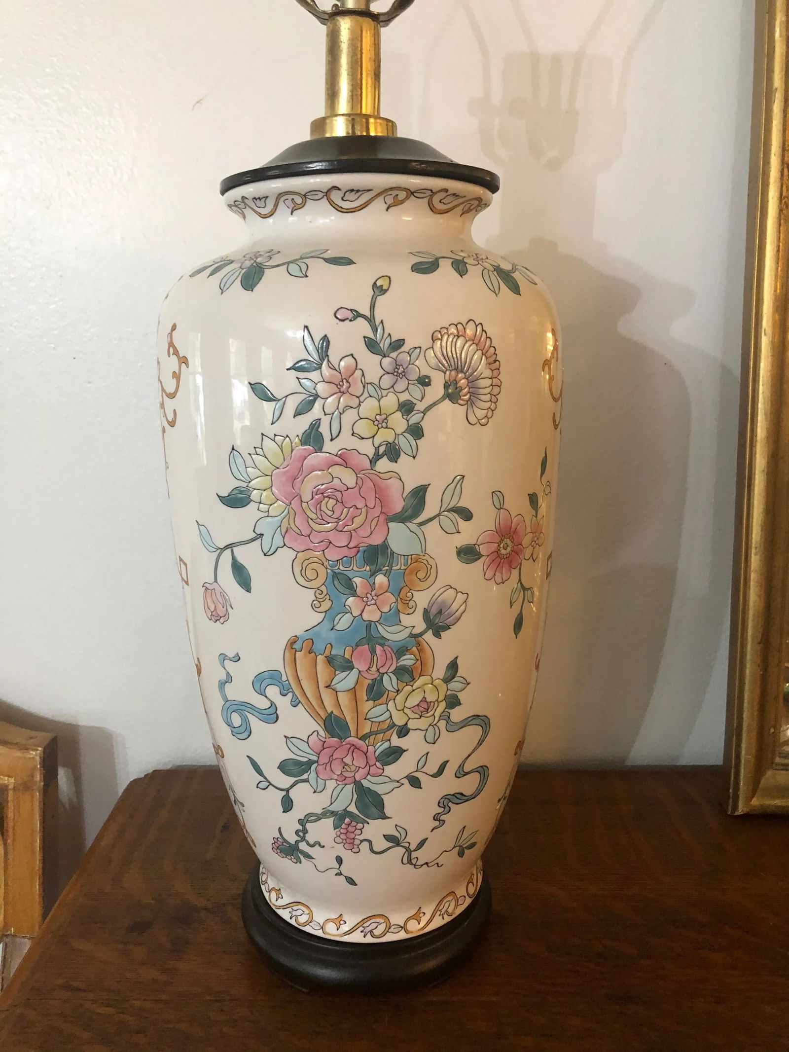 1970s Chinoiserie Ming Style Enameled Porcelain Lamp - 2