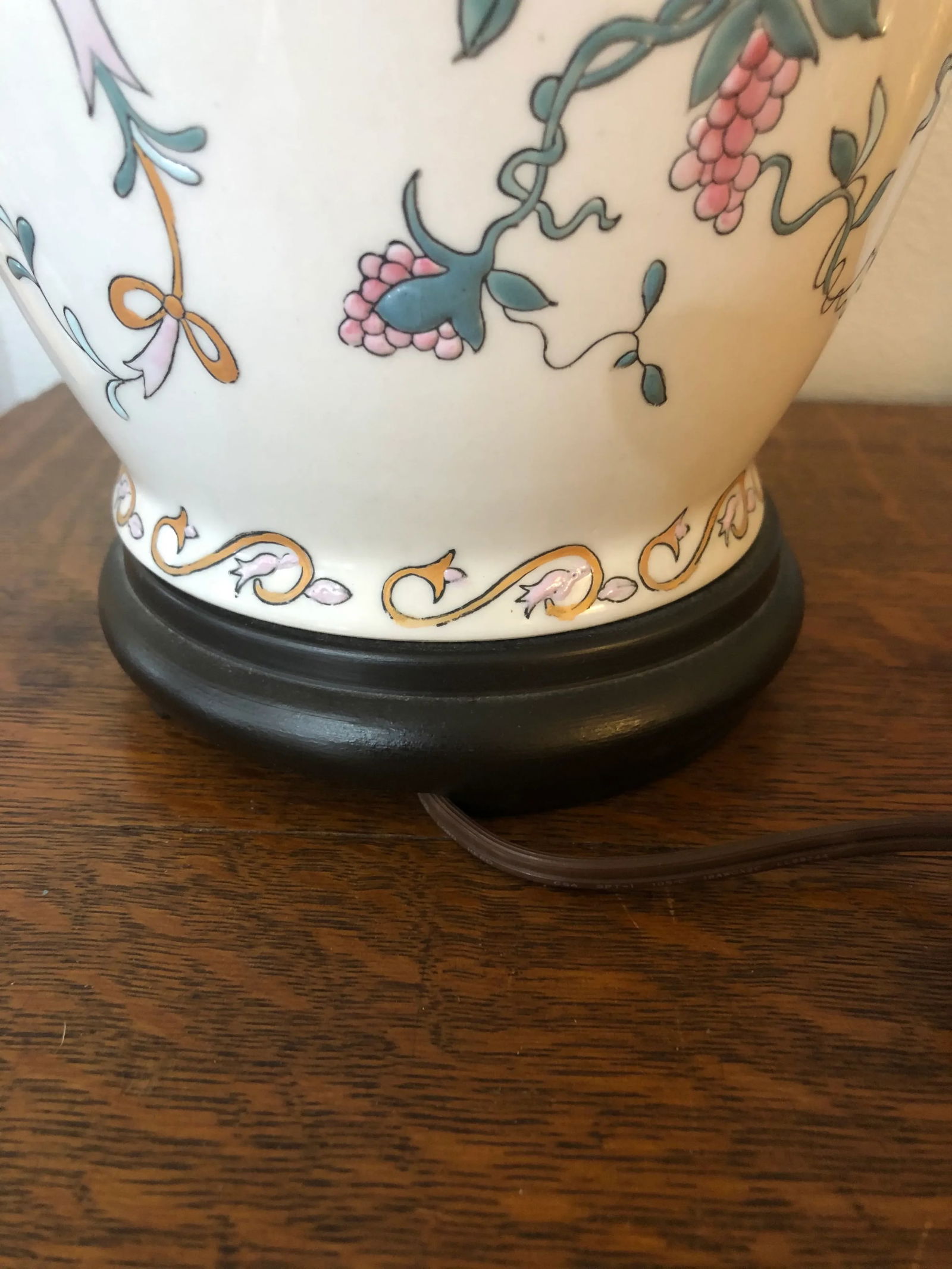 1970s Chinoiserie Ming Style Enameled Porcelain Lamp - 5