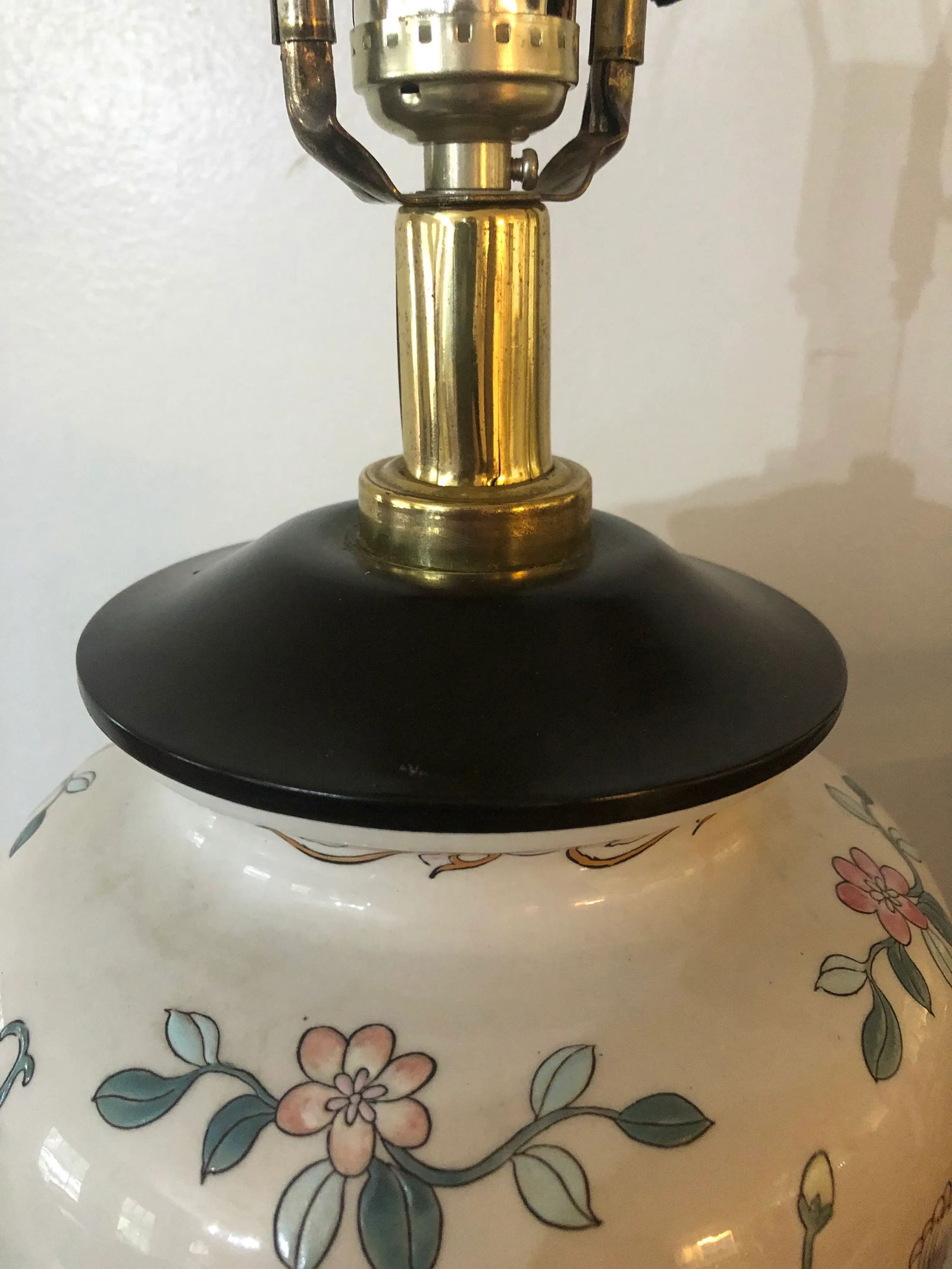1970s Chinoiserie Ming Style Enameled Porcelain Lamp - 6