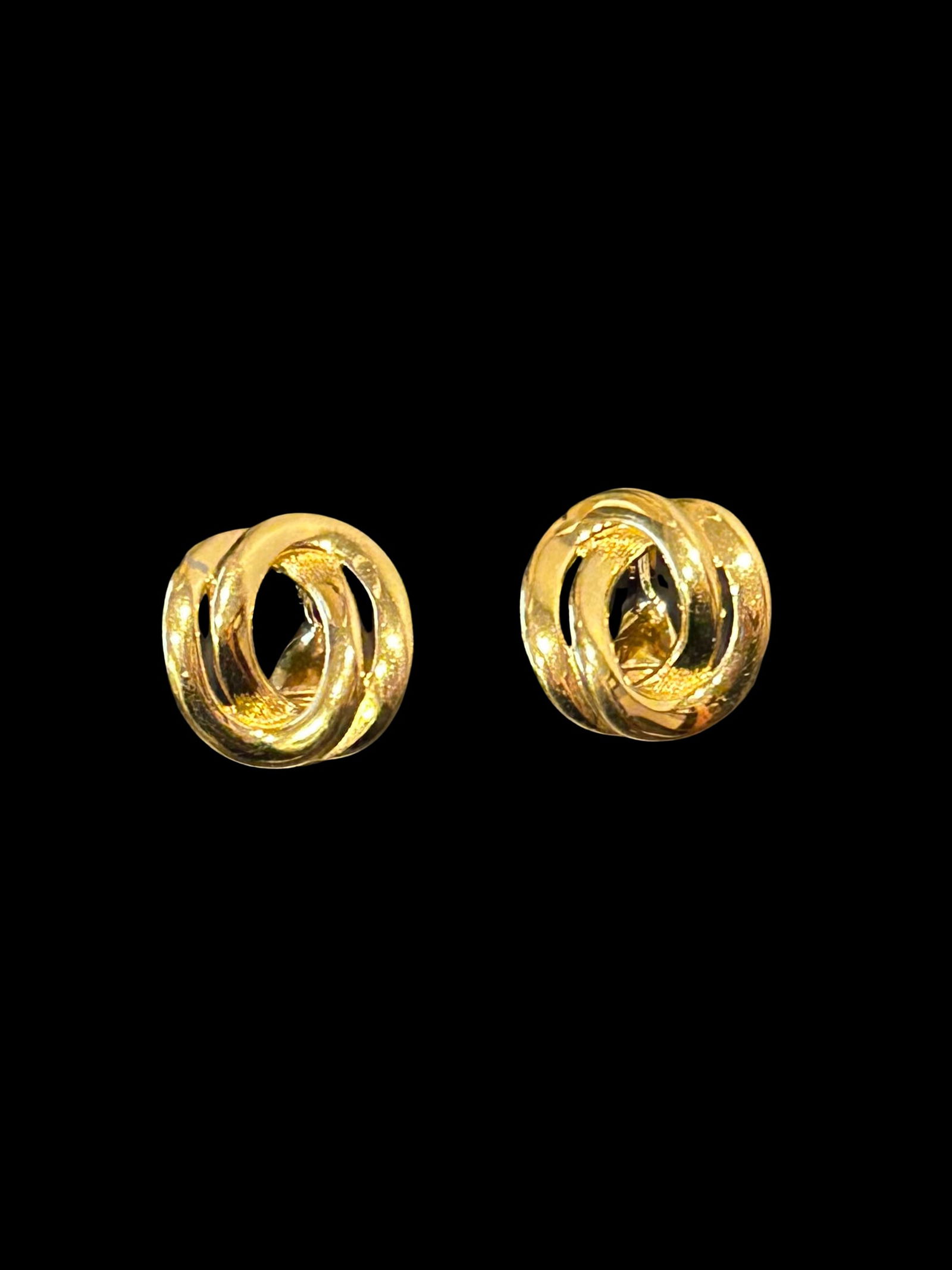 Vintage Monet 1980s Gold-Interlocking Loop Clip-on Earrings, A Pair - 3