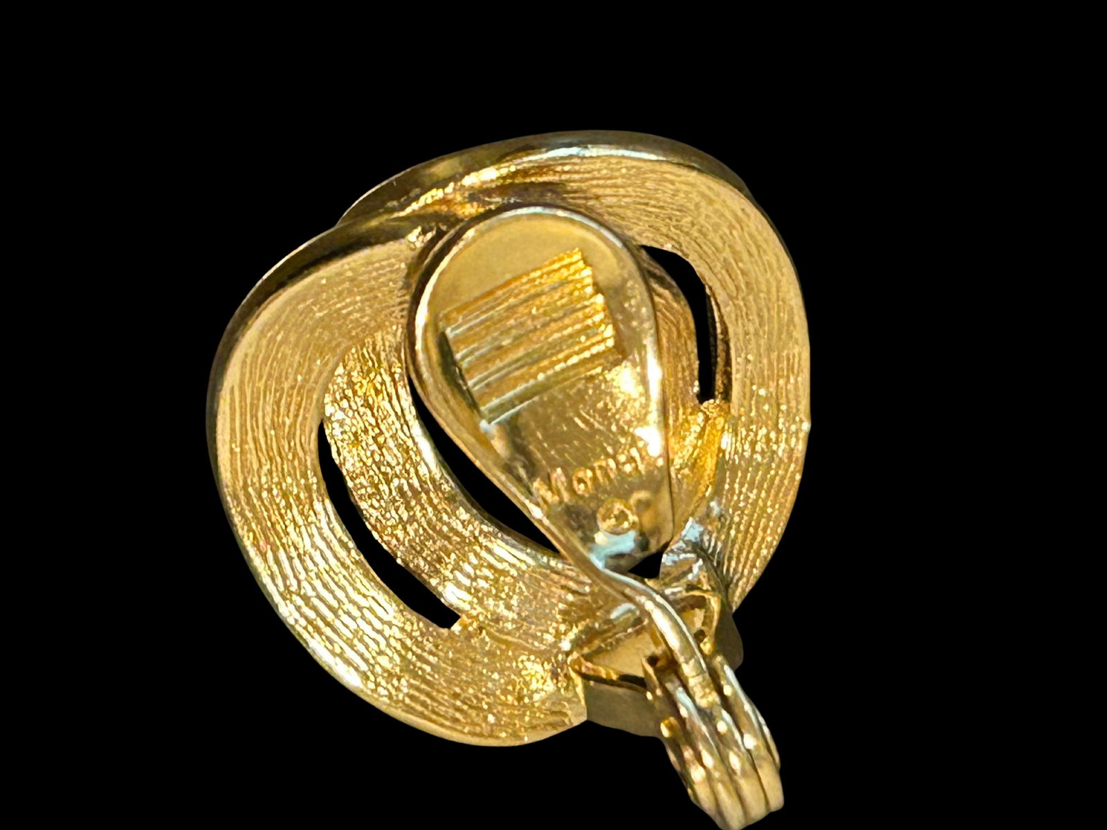 Vintage Monet 1980s Gold-Interlocking Loop Clip-on Earrings, A Pair - 5