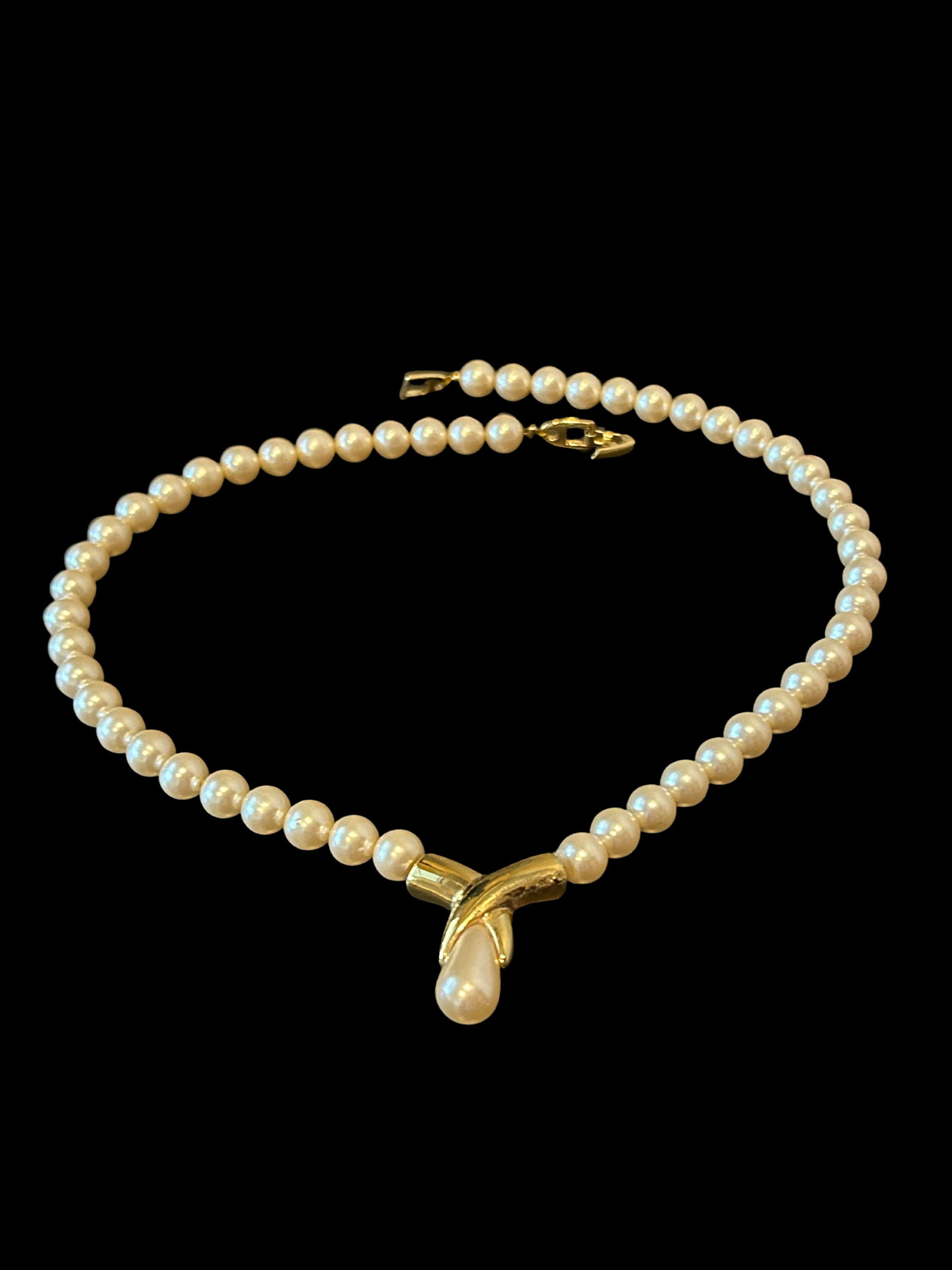 Vintage Napier Faux Pearl Necklace With Gold-Tone Teardrop Pendant | Signed 1980s Napier Pearl Choke - 7
