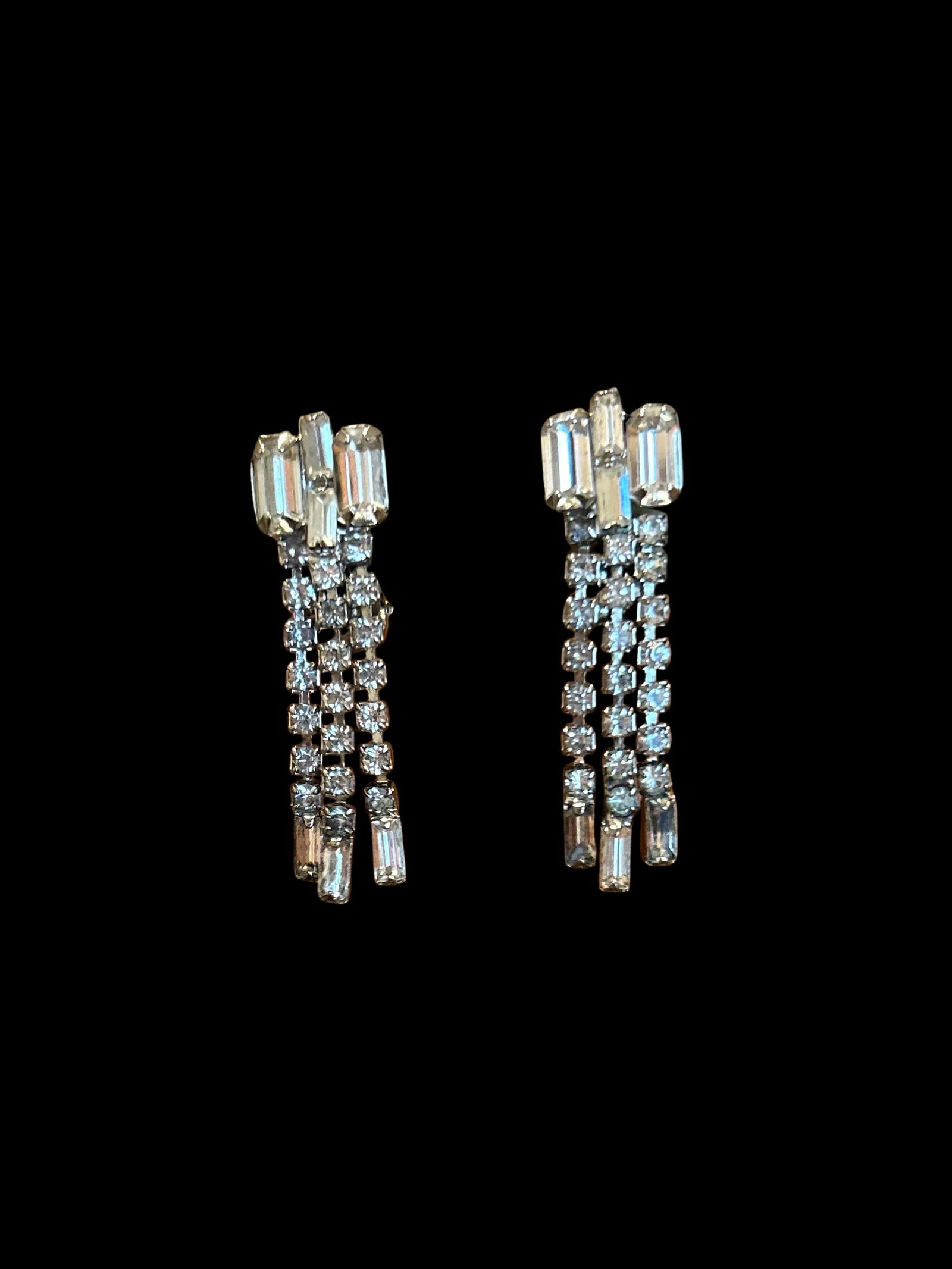 Vintage Weiss Rhinestone Dangle Clip Earrings | 1950s Silver-Tone Waterfall Design With Baguette & R - 3