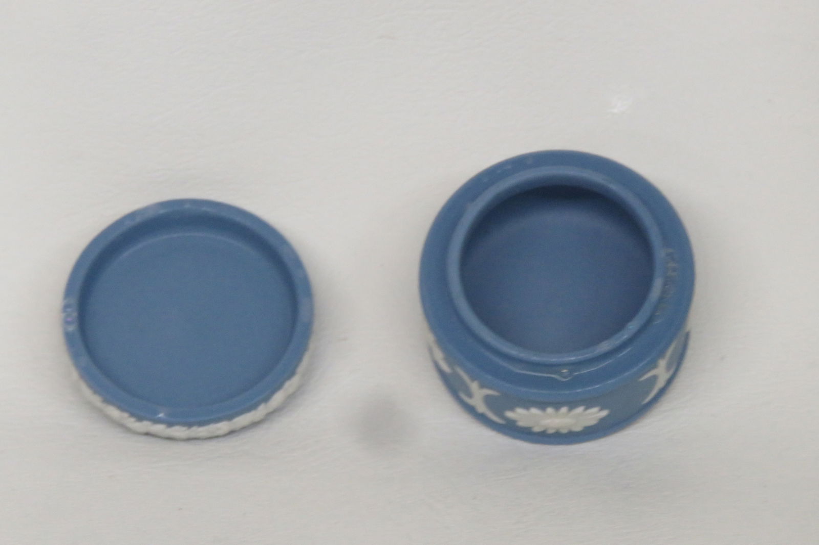 Wedgwood Blue Jasperware Cupid Small Trinket Vanity Jewelry Box With Lid 4553b - 4