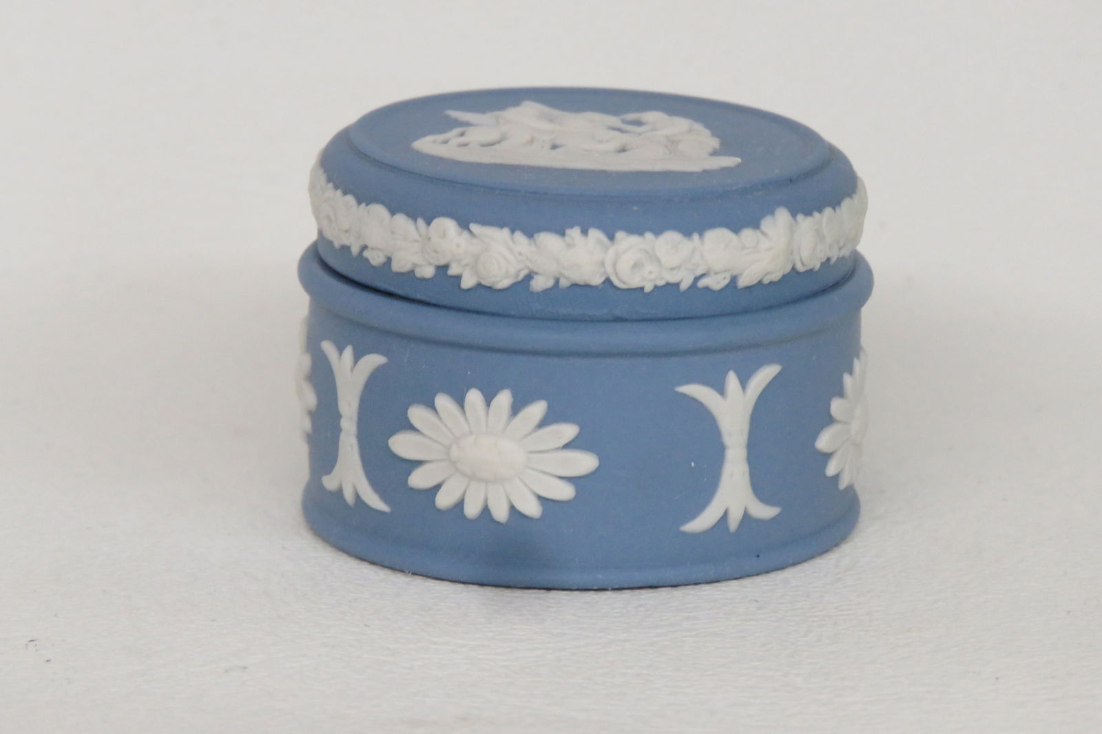 Wedgwood Blue Jasperware Cupid Small Trinket Vanity Jewelry Box With Lid 4553b - 9