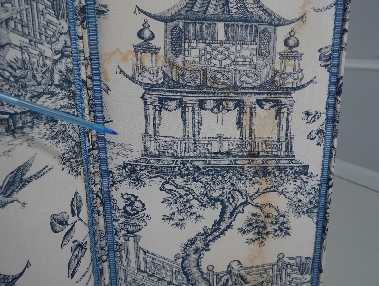 Stunning Chinoiserie Upholstered 6 Panel Folding Screen - 10