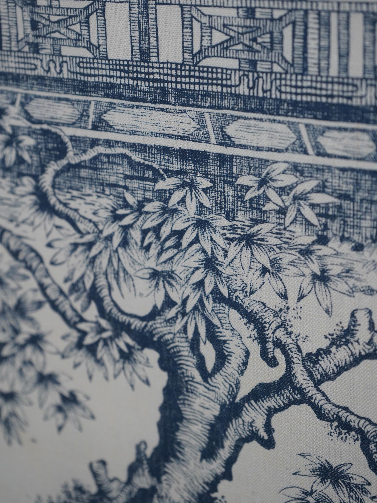 Stunning Chinoiserie Upholstered 6 Panel Folding Screen - 9