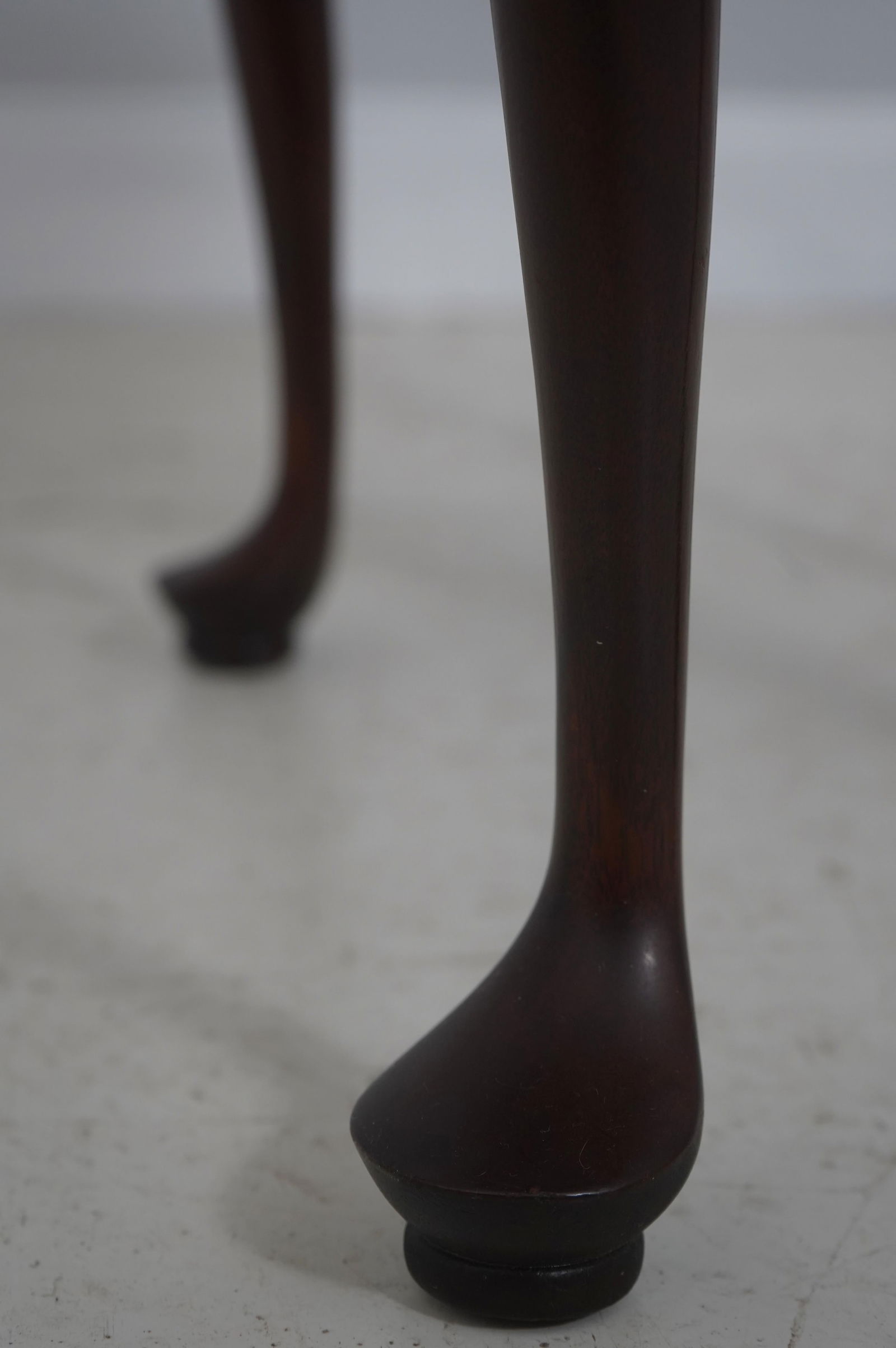 Stickley 1 Drawer Oval Mahogany Lamp Table - 11